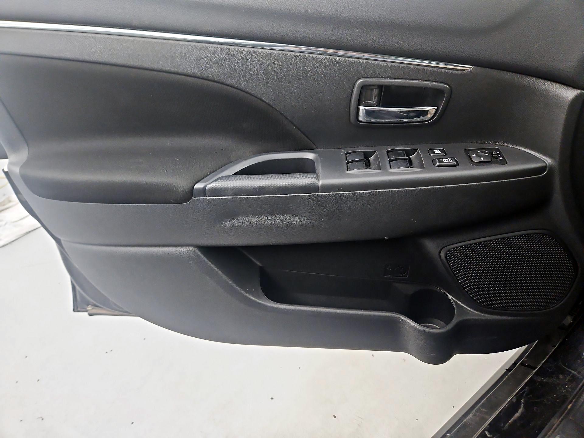 Thumbnail: 2020 Mitsubishi Outlander Sport - 12