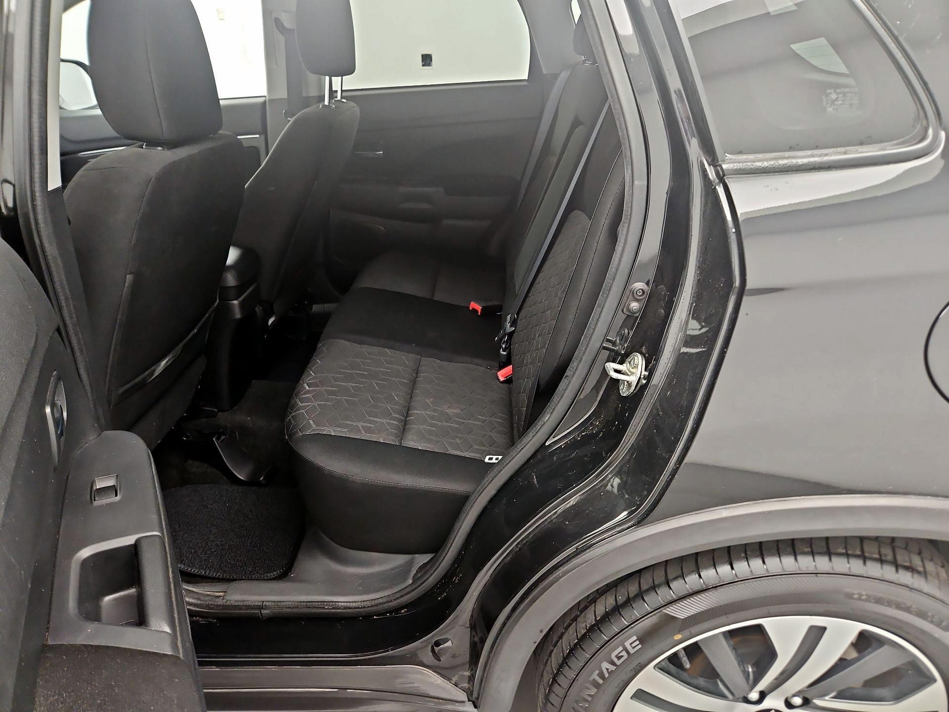 Thumbnail: 2020 Mitsubishi Outlander Sport - 17