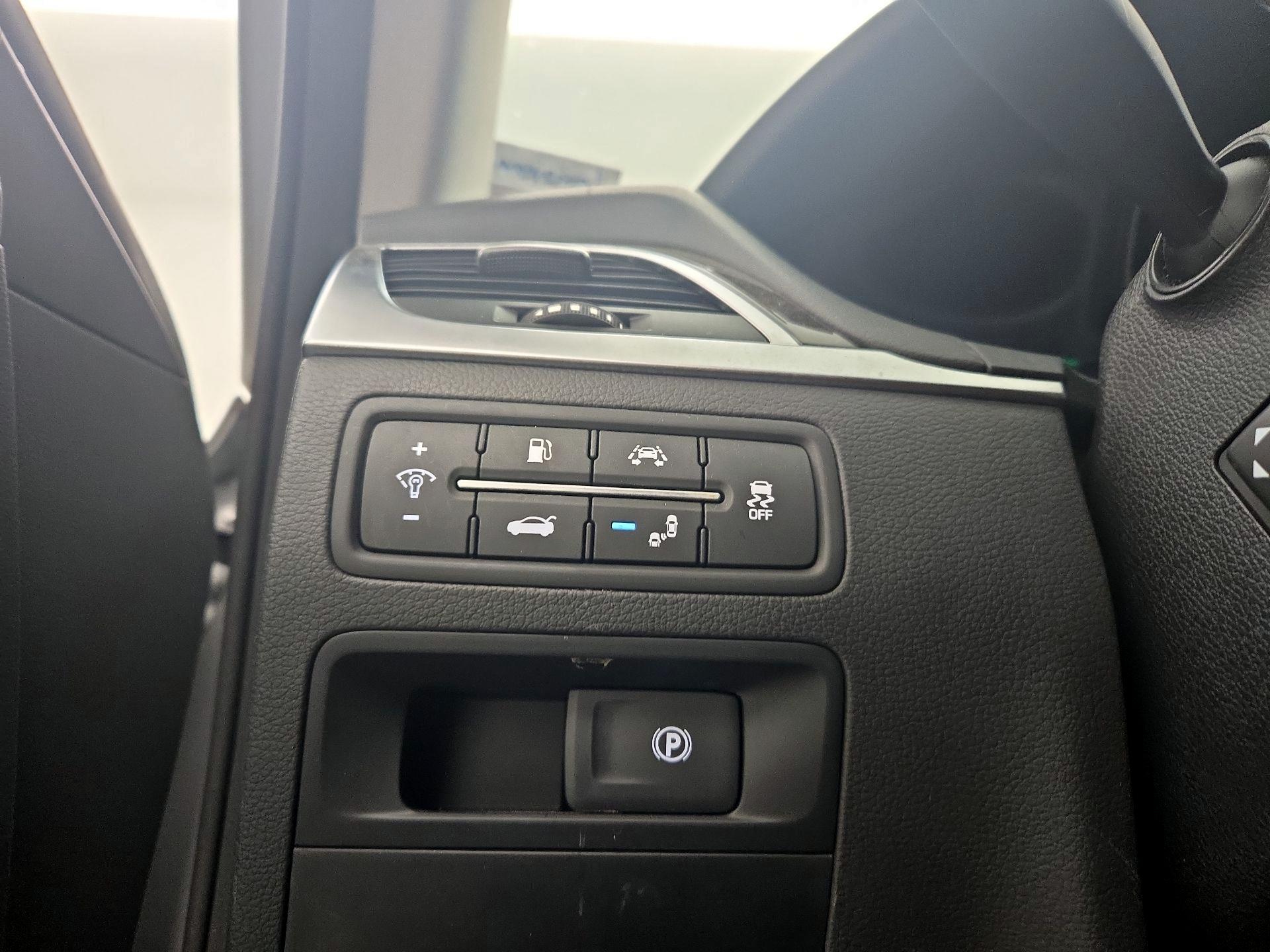 Thumbnail: 2018 Genesis G80 - 13