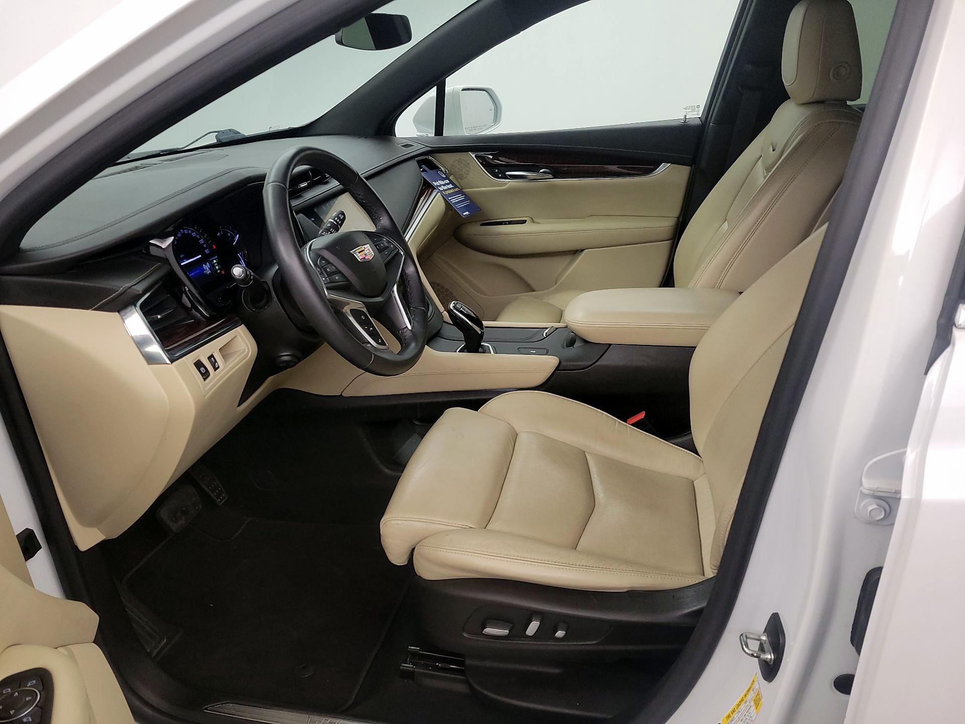 Thumbnail: 2017 Cadillac XT5 - 11