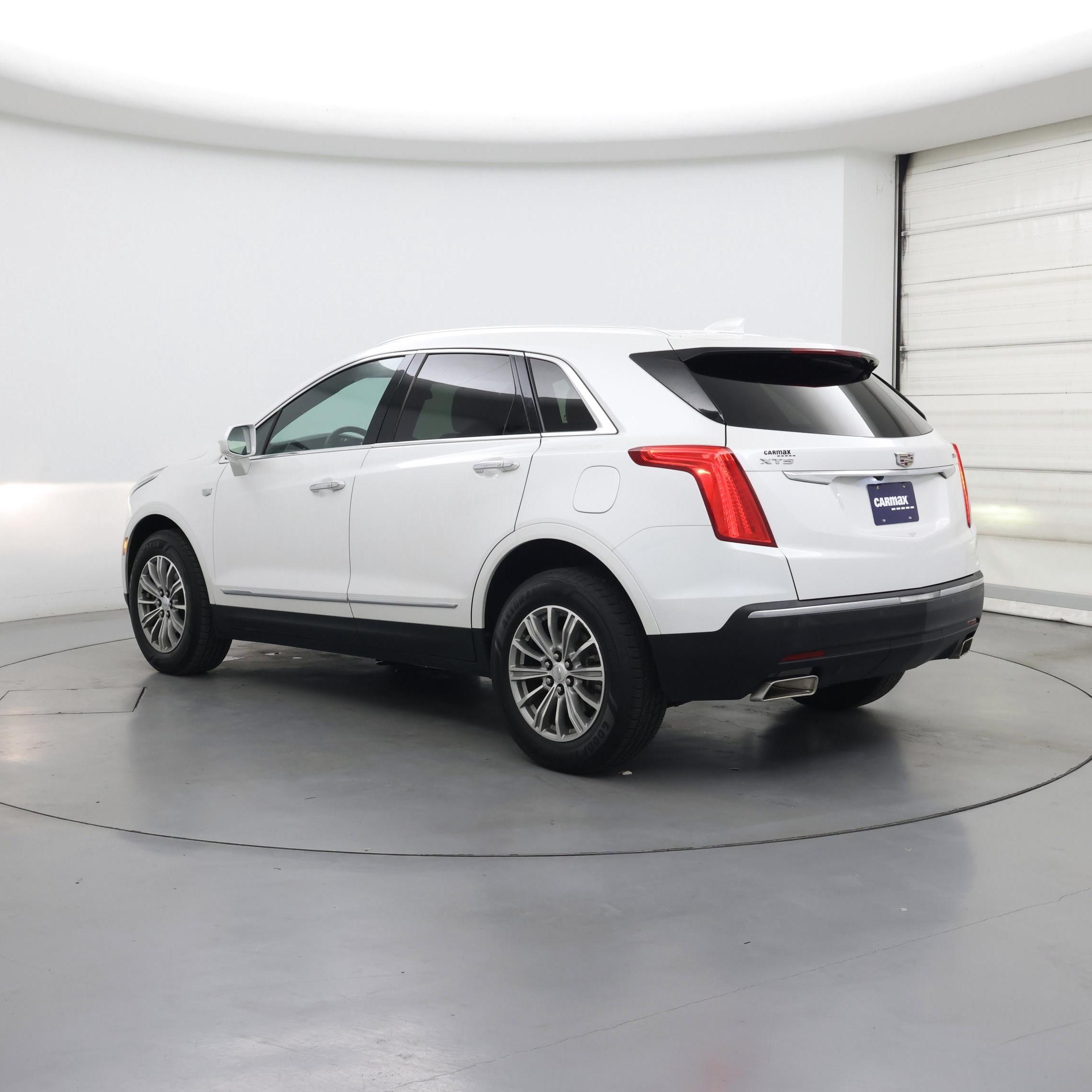 Thumbnail: 2017 Cadillac XT5 - 2