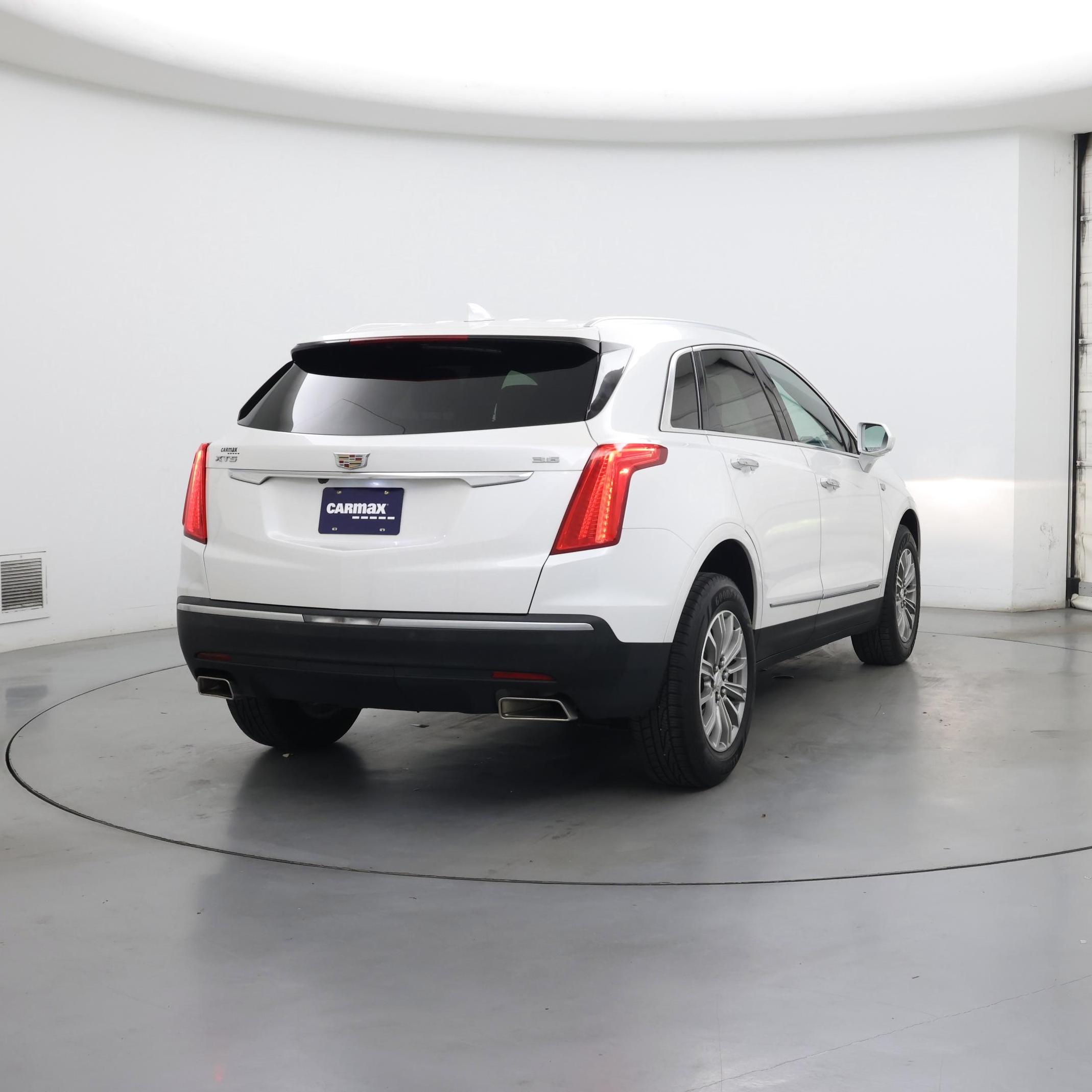 Thumbnail: 2017 Cadillac XT5 - 8