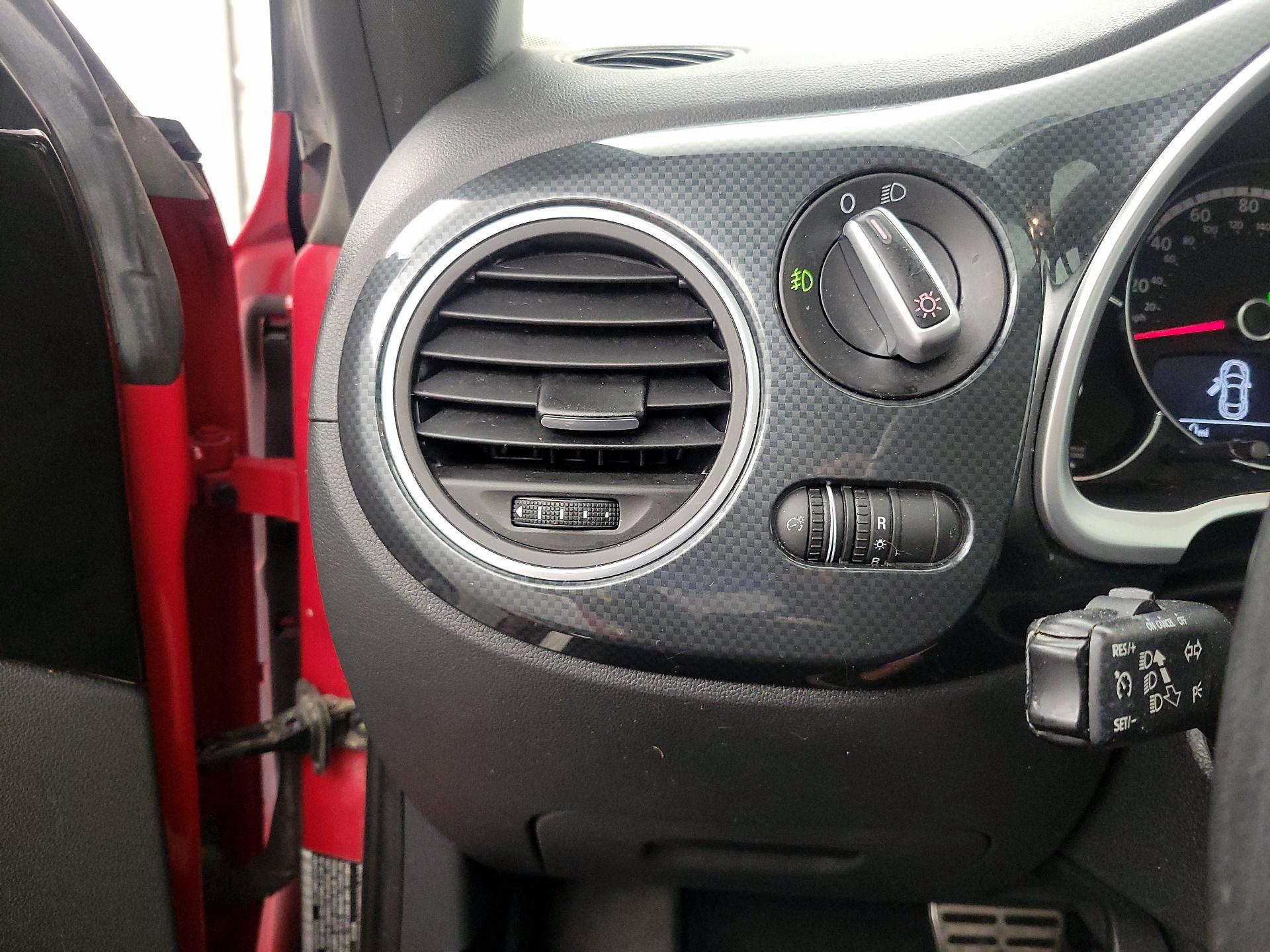 Thumbnail: 2013 Volkswagen Beetle - 13