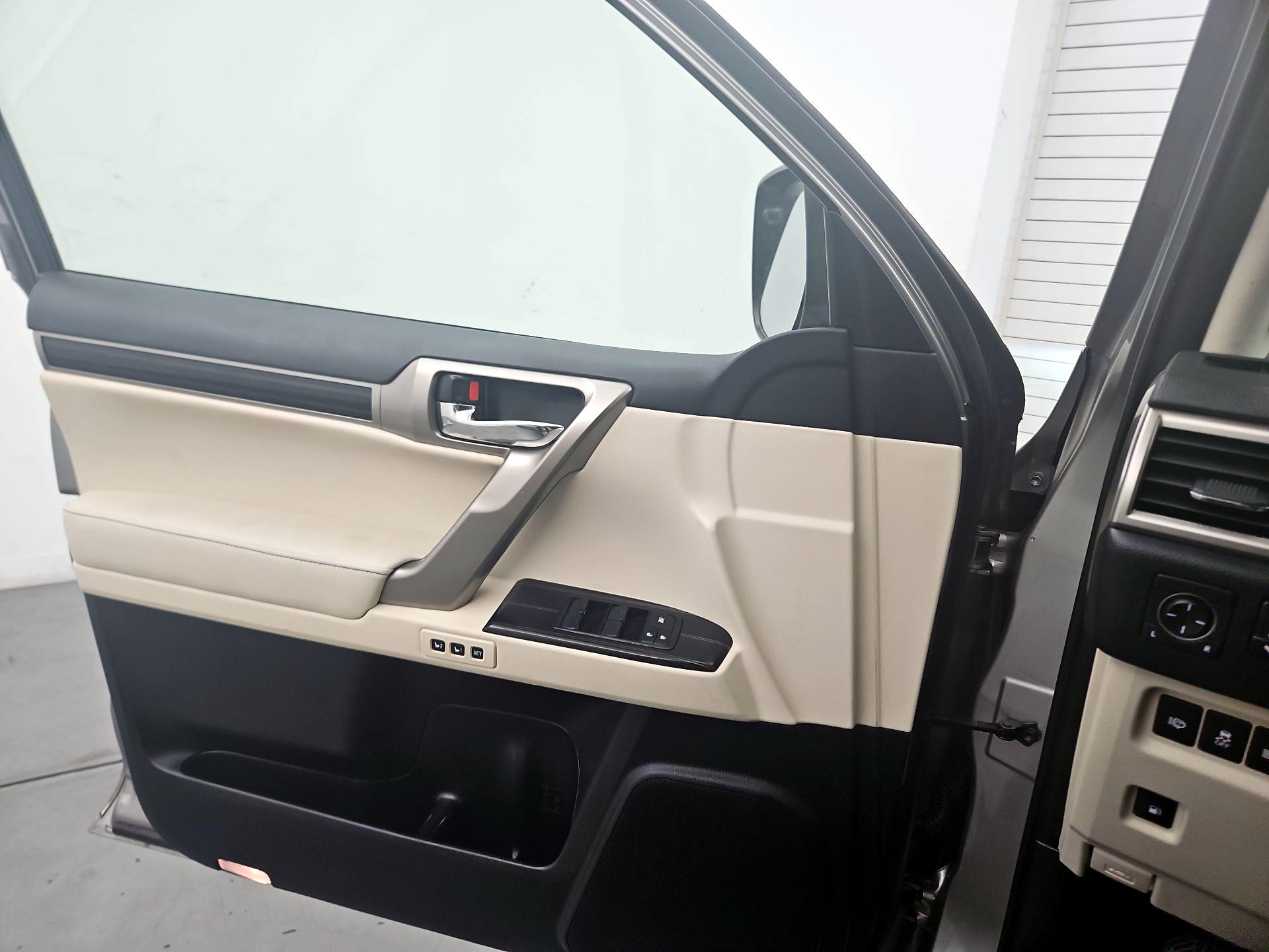 Thumbnail: 2020 Lexus GX - 12