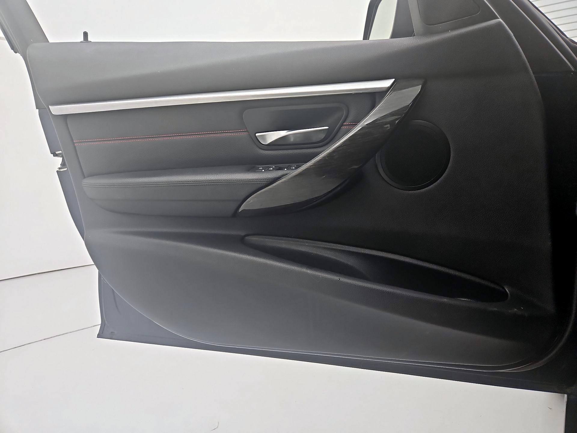 Thumbnail: 2017 BMW 3 Series - 12