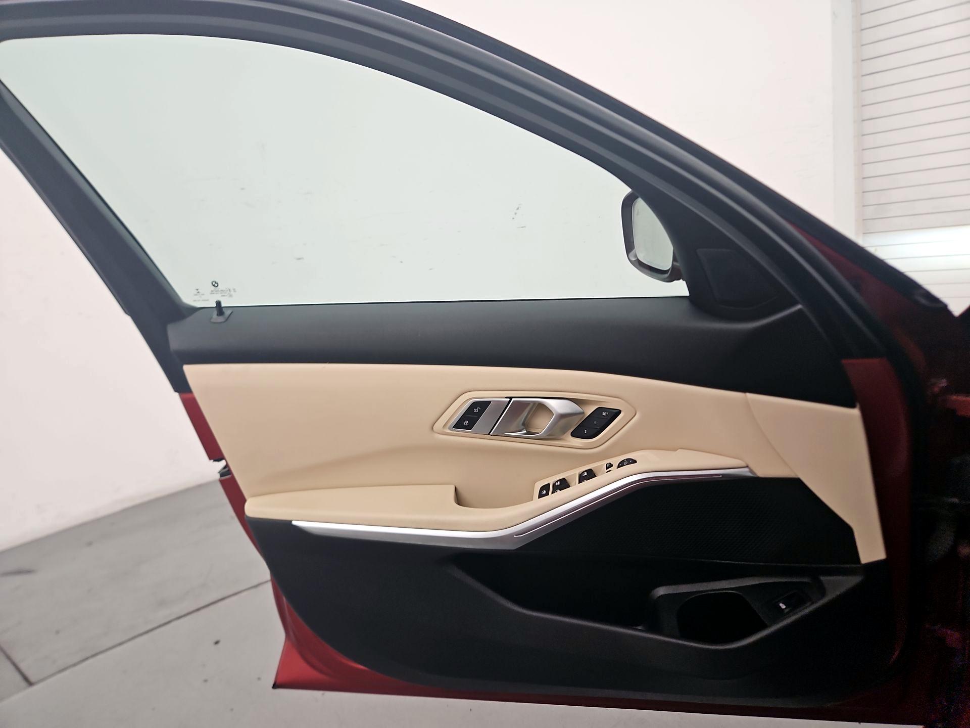Thumbnail: 2022 BMW 3 Series - 12