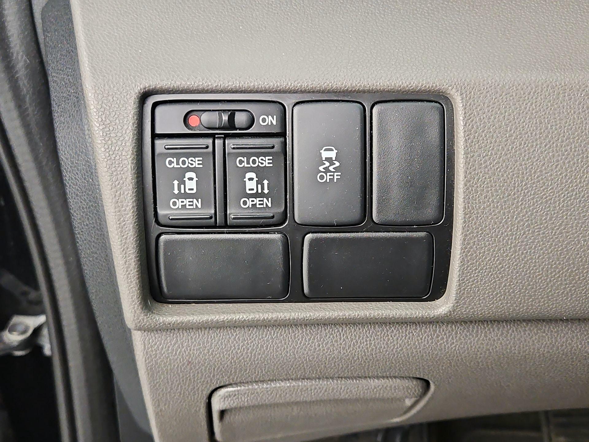 Thumbnail: 2016 Honda Odyssey - 13