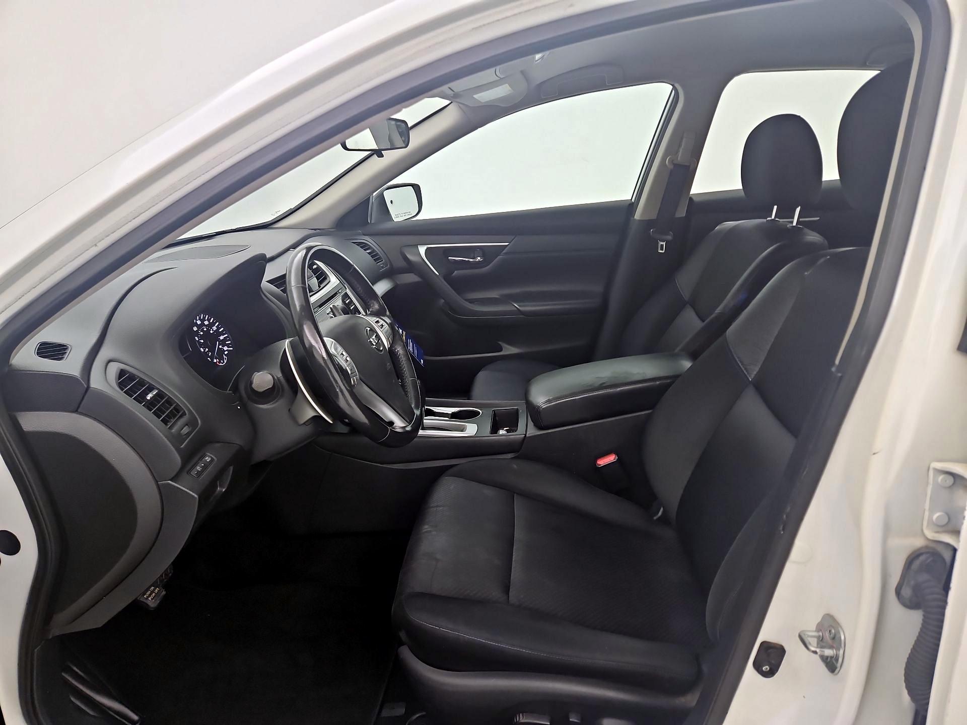 Thumbnail: 2016 Nissan Altima - 11