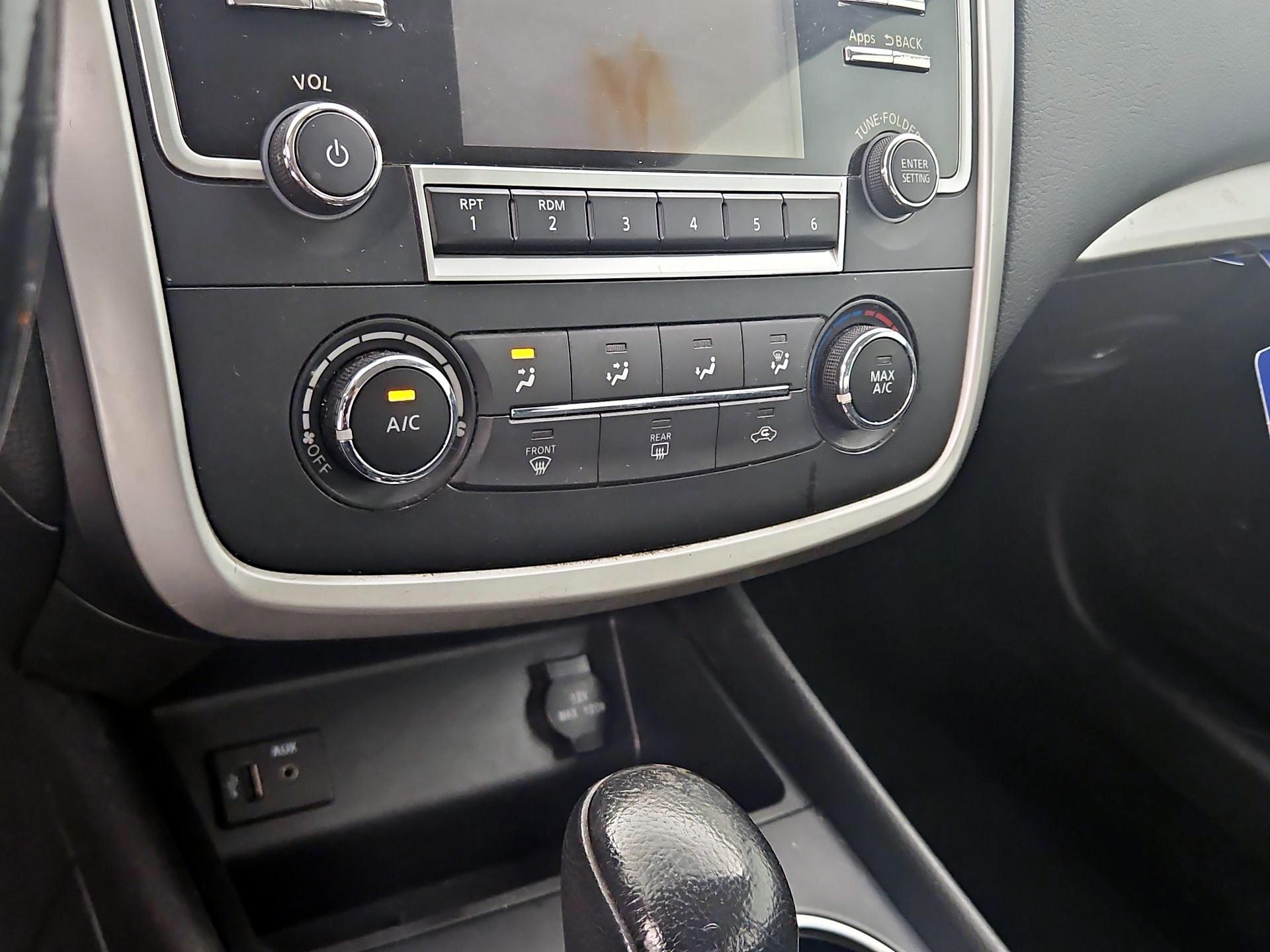 Thumbnail: 2016 Nissan Altima - 16