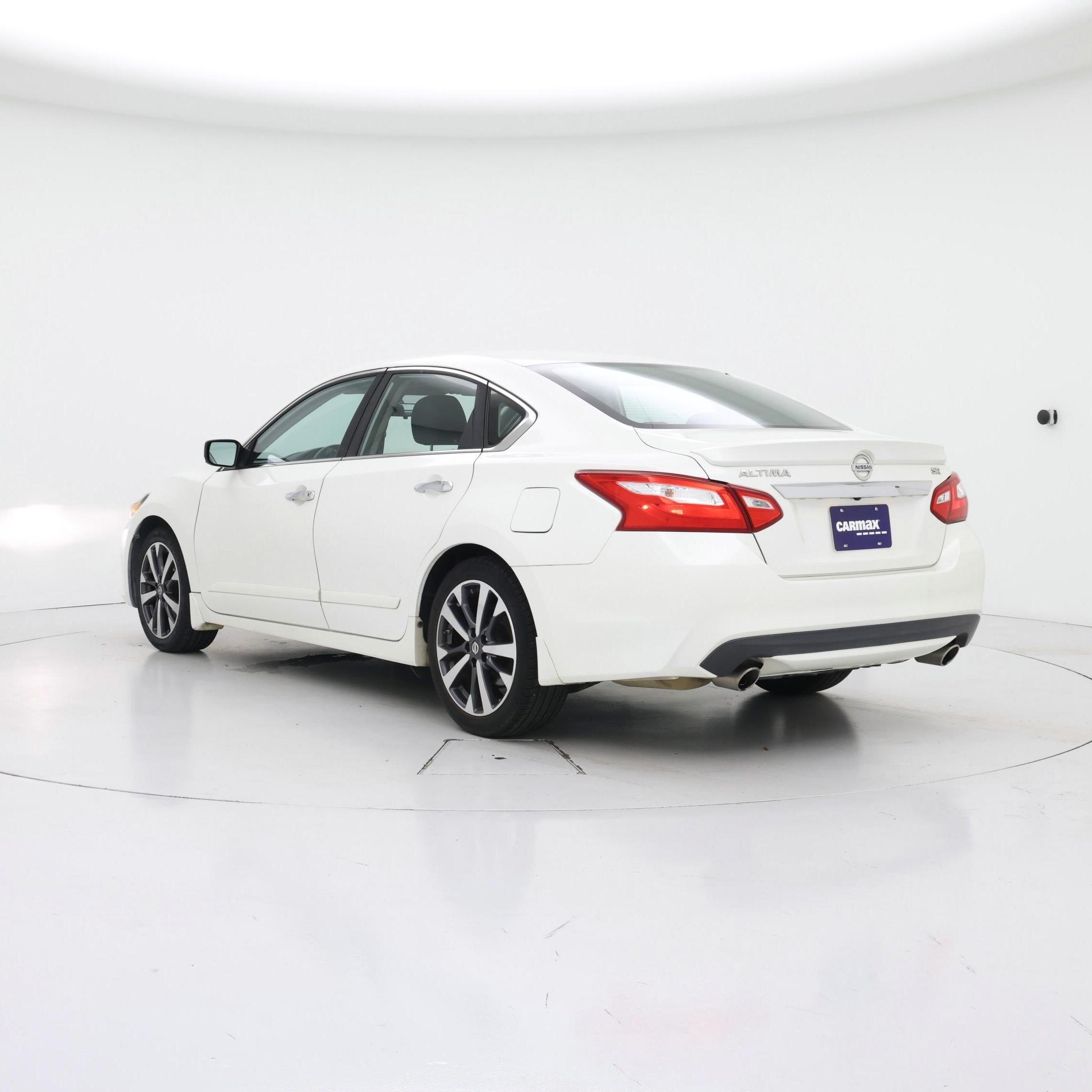 Thumbnail: 2016 Nissan Altima - 2