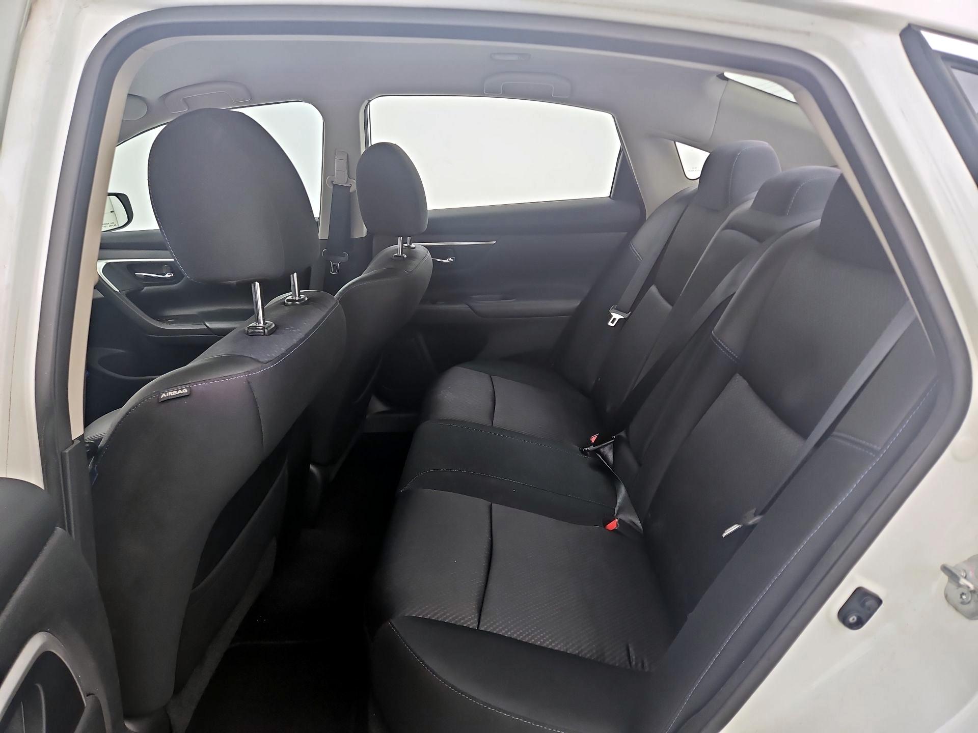 Thumbnail: 2016 Nissan Altima - 19