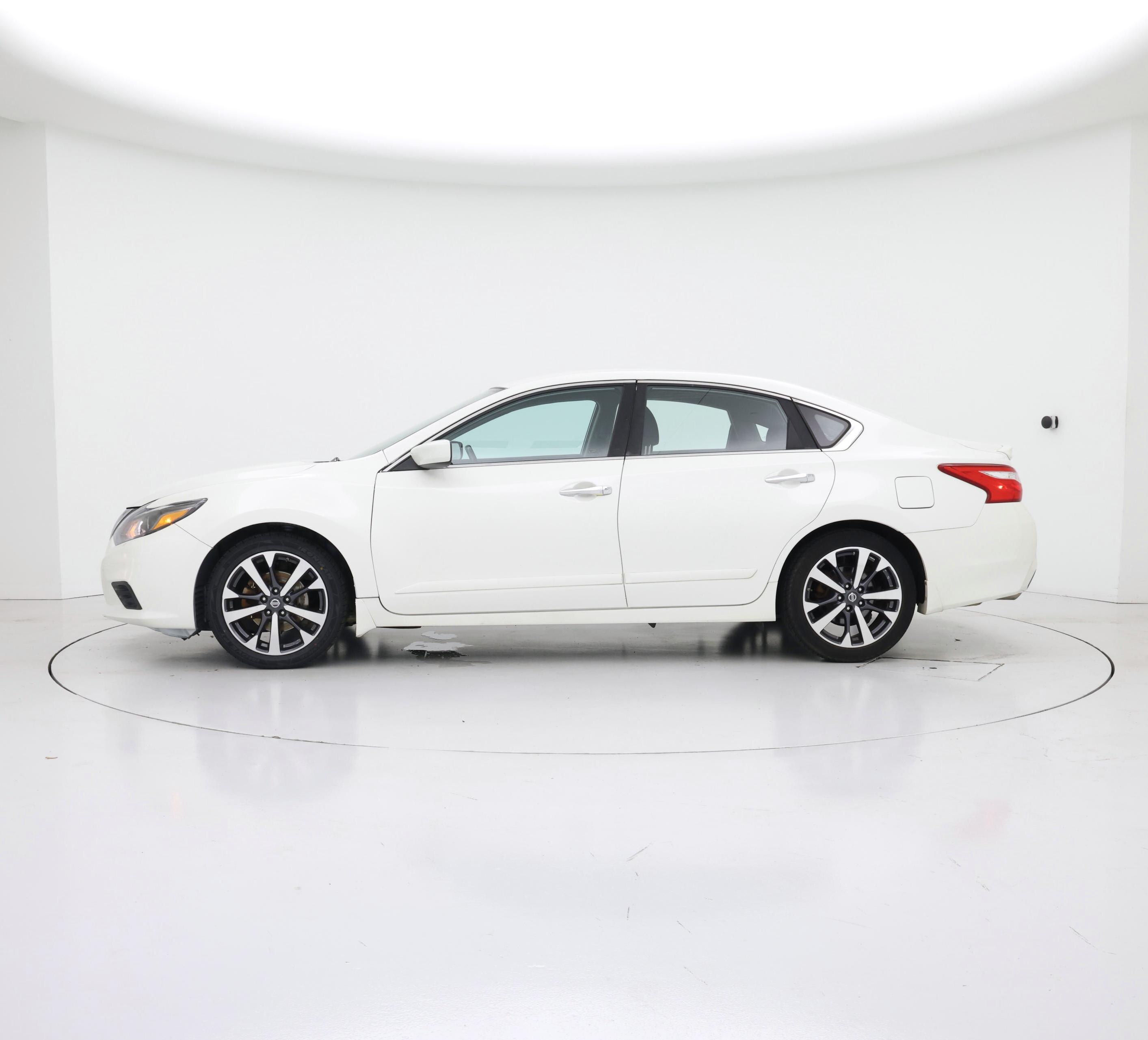 Thumbnail: 2016 Nissan Altima - 3