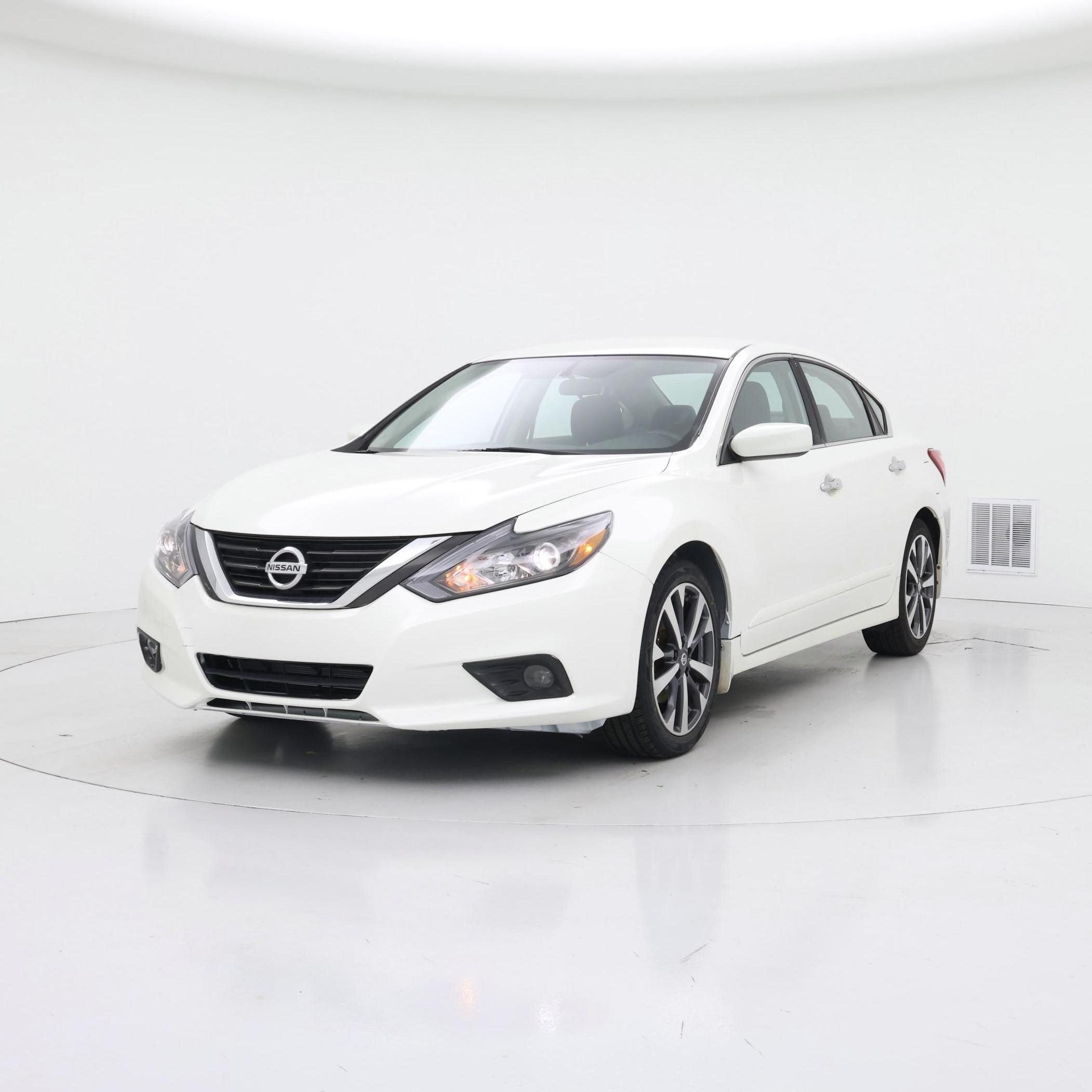 Thumbnail: 2016 Nissan Altima - 4