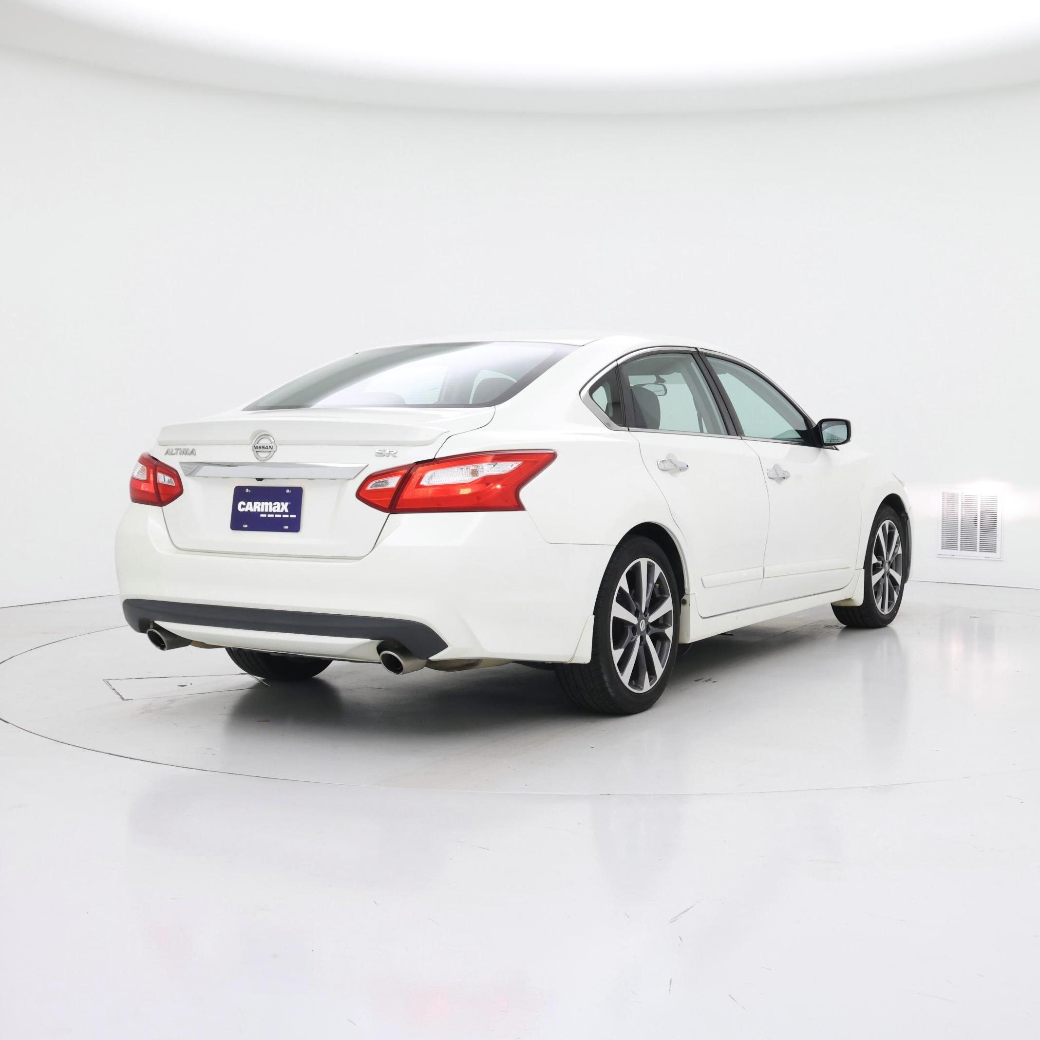 Thumbnail: 2016 Nissan Altima - 8