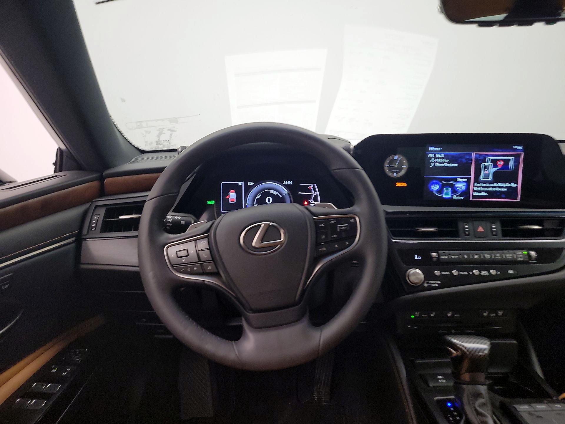 Thumbnail: 2022 Lexus ES - 10