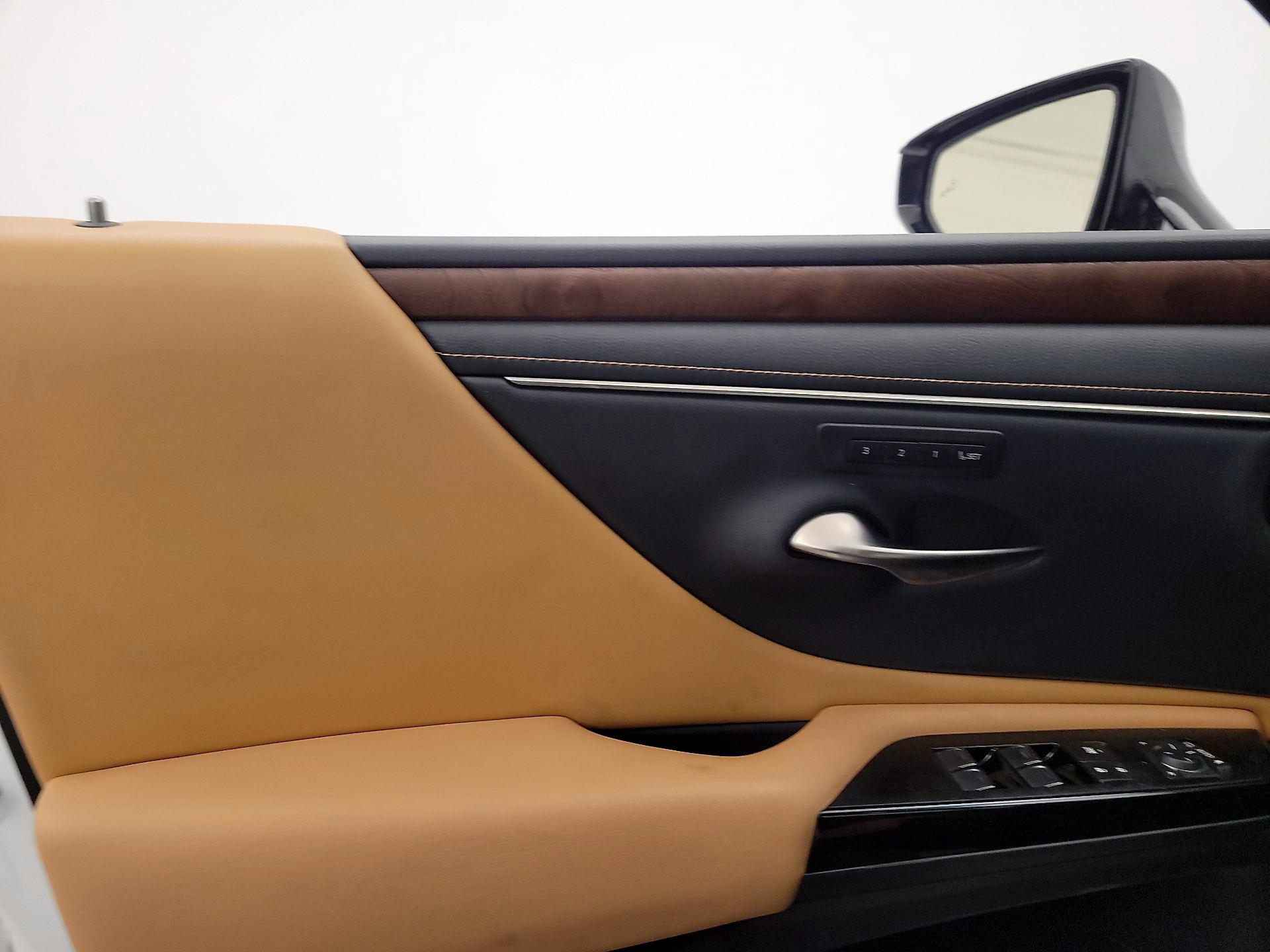 Thumbnail: 2022 Lexus ES - 12