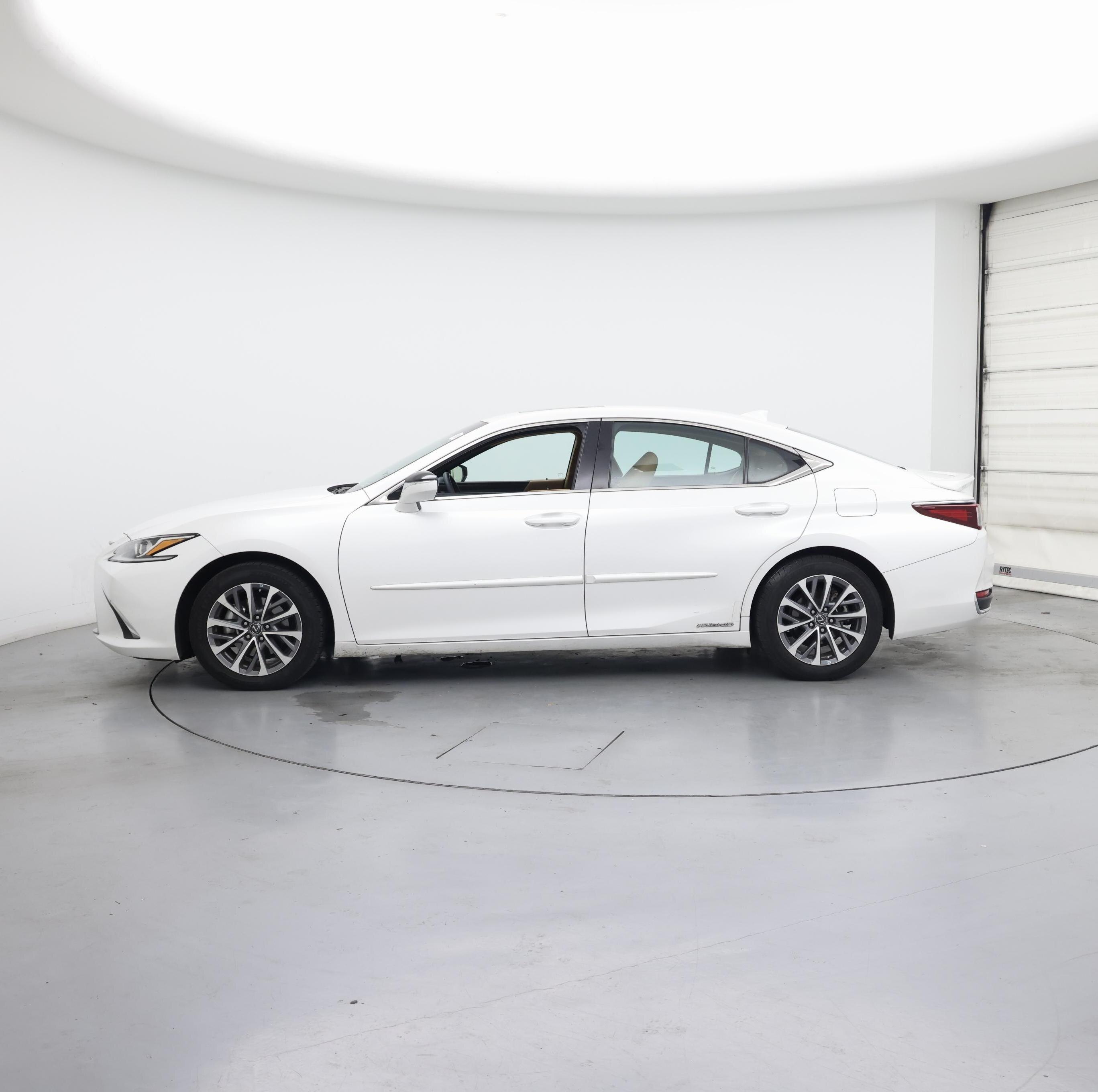 Thumbnail: 2022 Lexus ES - 3