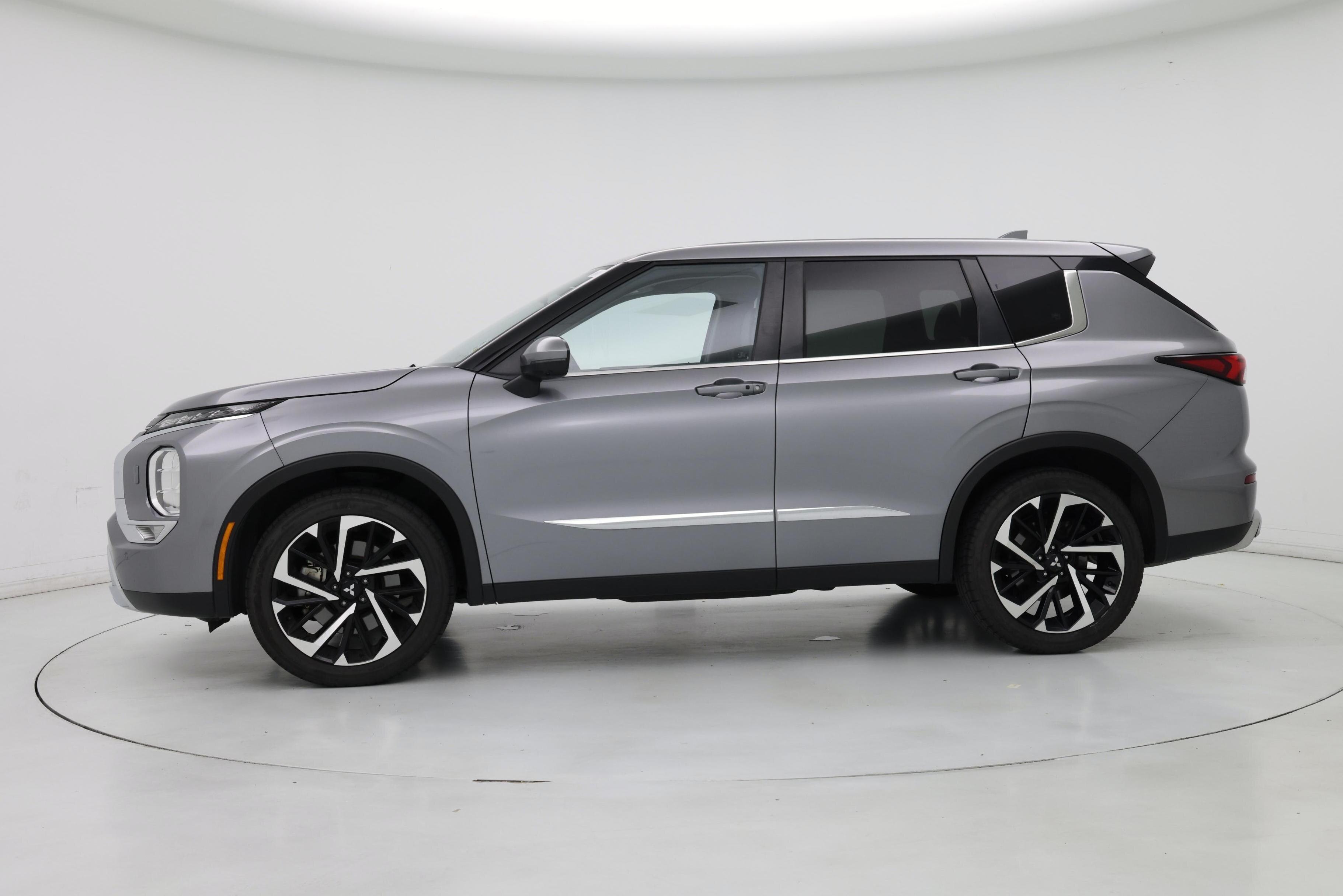 Thumbnail: 2022 Mitsubishi Outlander - 3