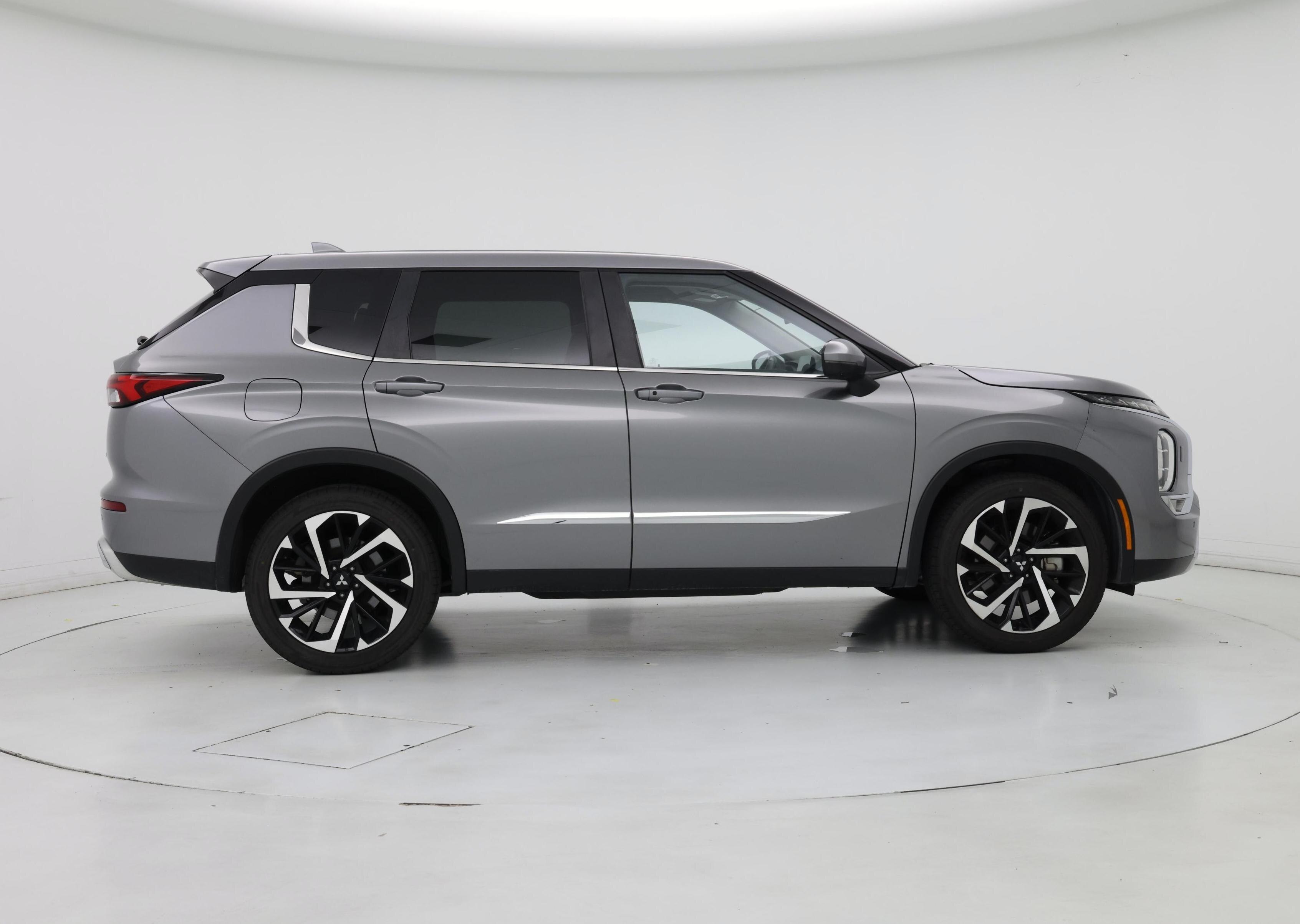 Thumbnail: 2022 Mitsubishi Outlander - 7