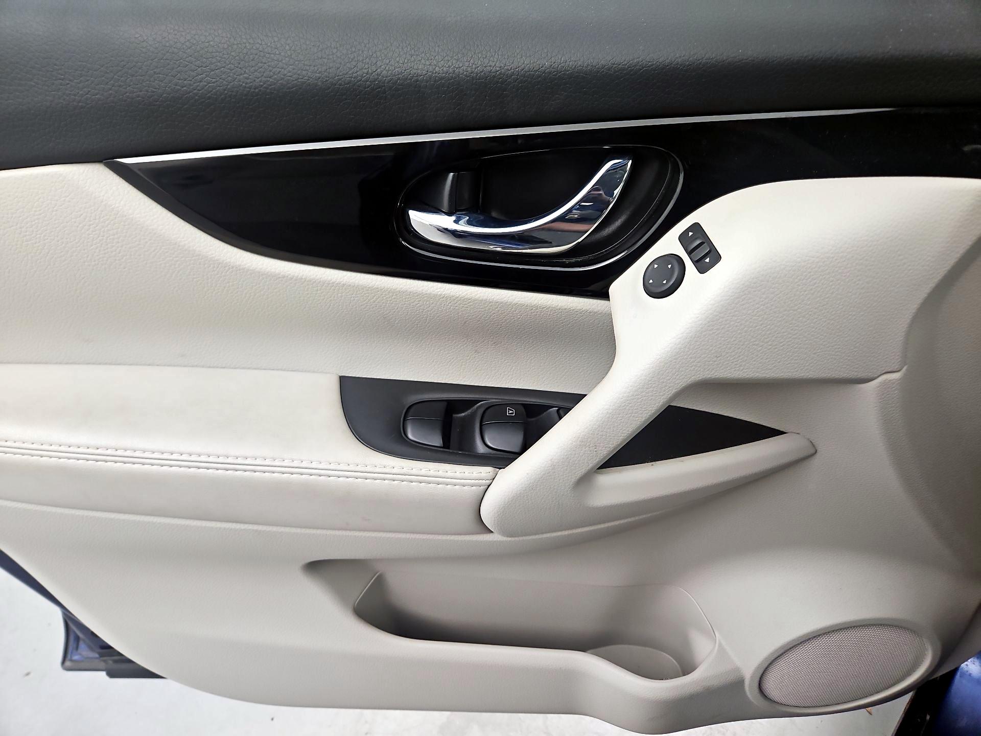 Thumbnail: 2021 Nissan Rogue Sport - 12