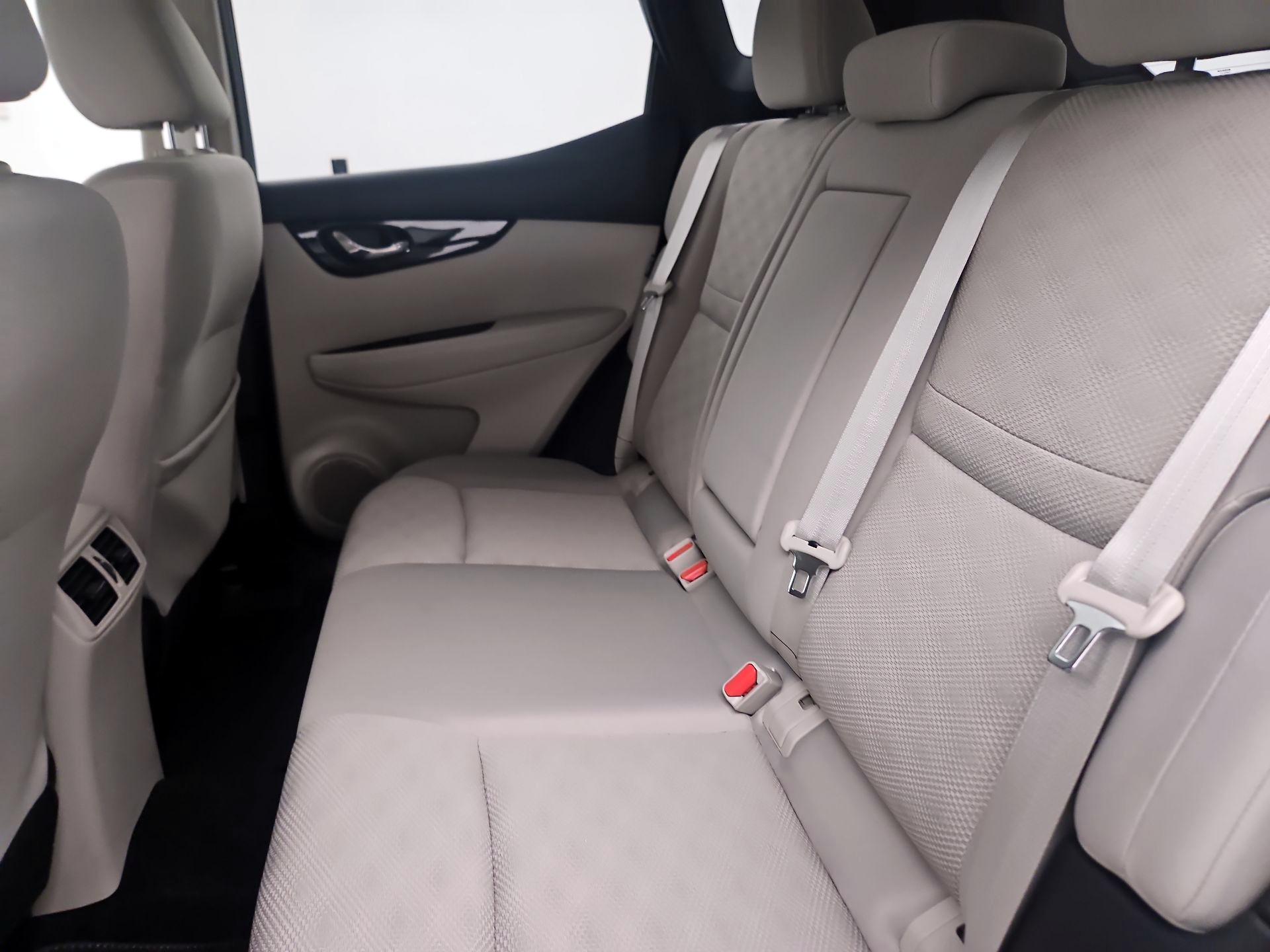 Thumbnail: 2021 Nissan Rogue Sport - 18