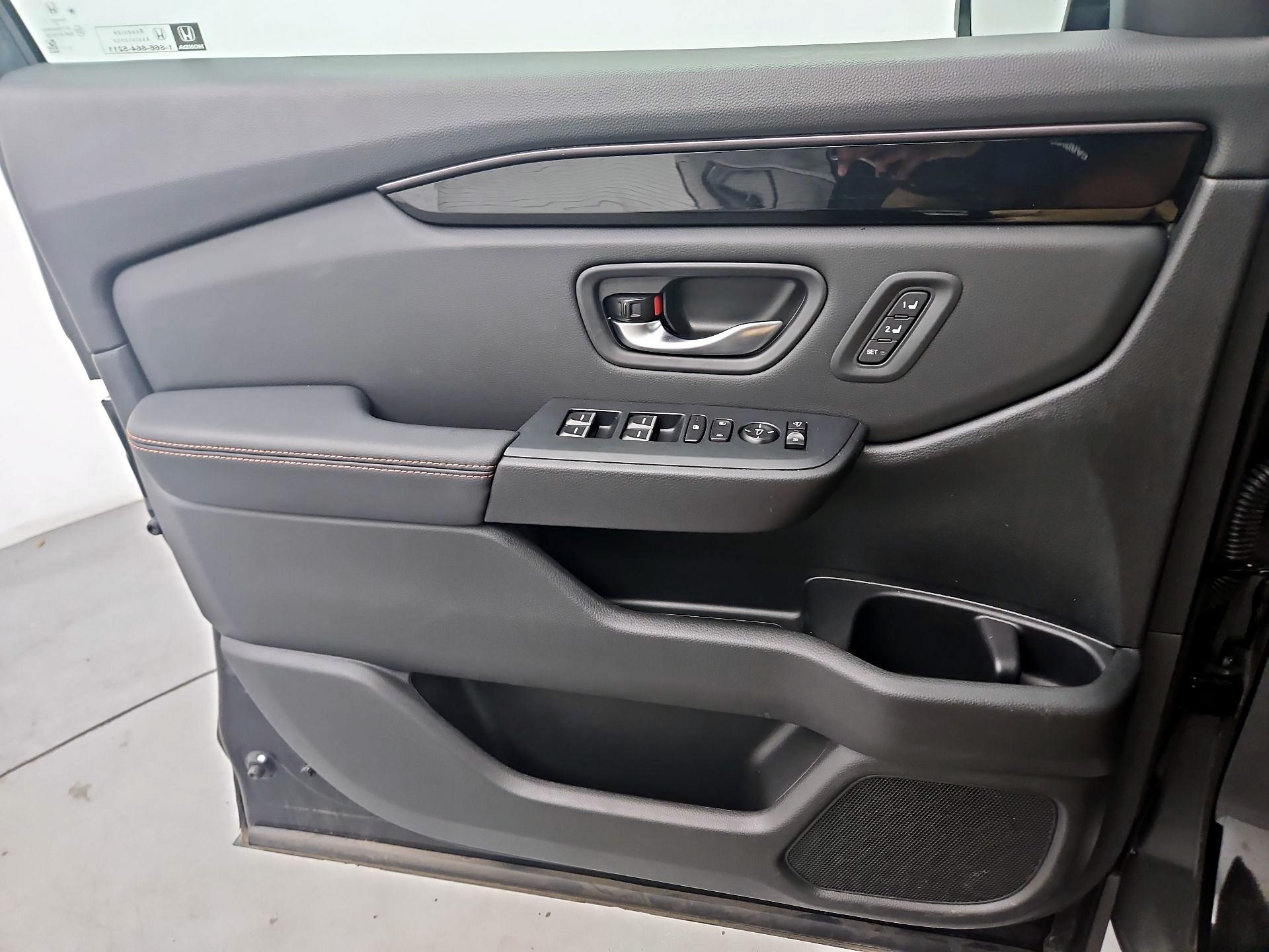 Thumbnail: 2025 Honda Pilot - 12