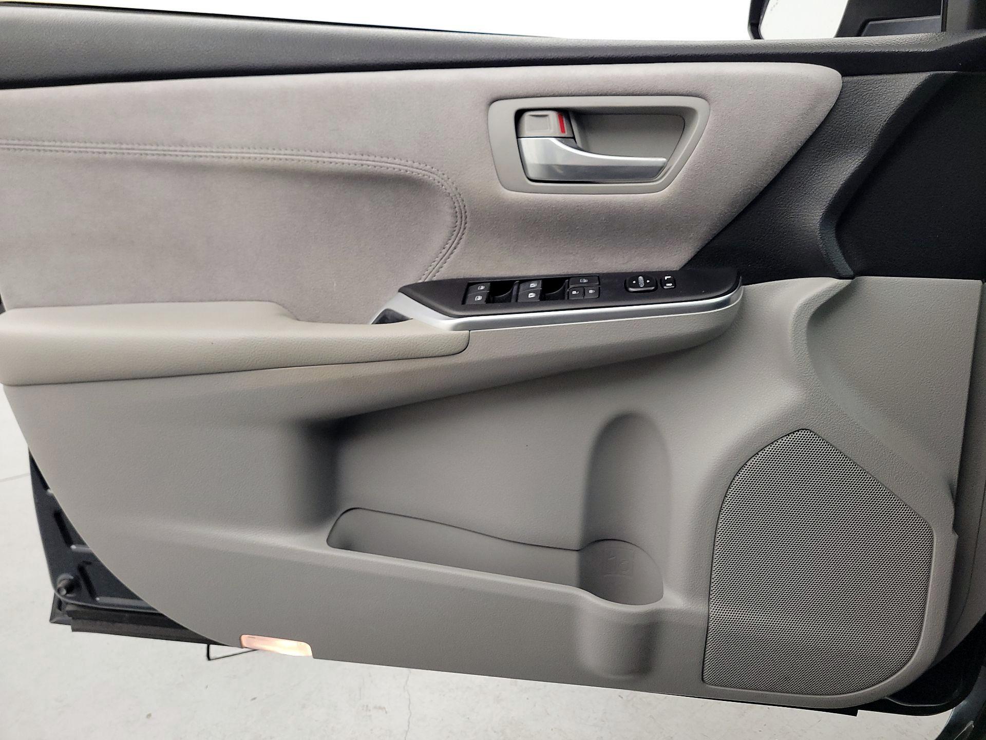 Thumbnail: 2017 Toyota Camry - 12