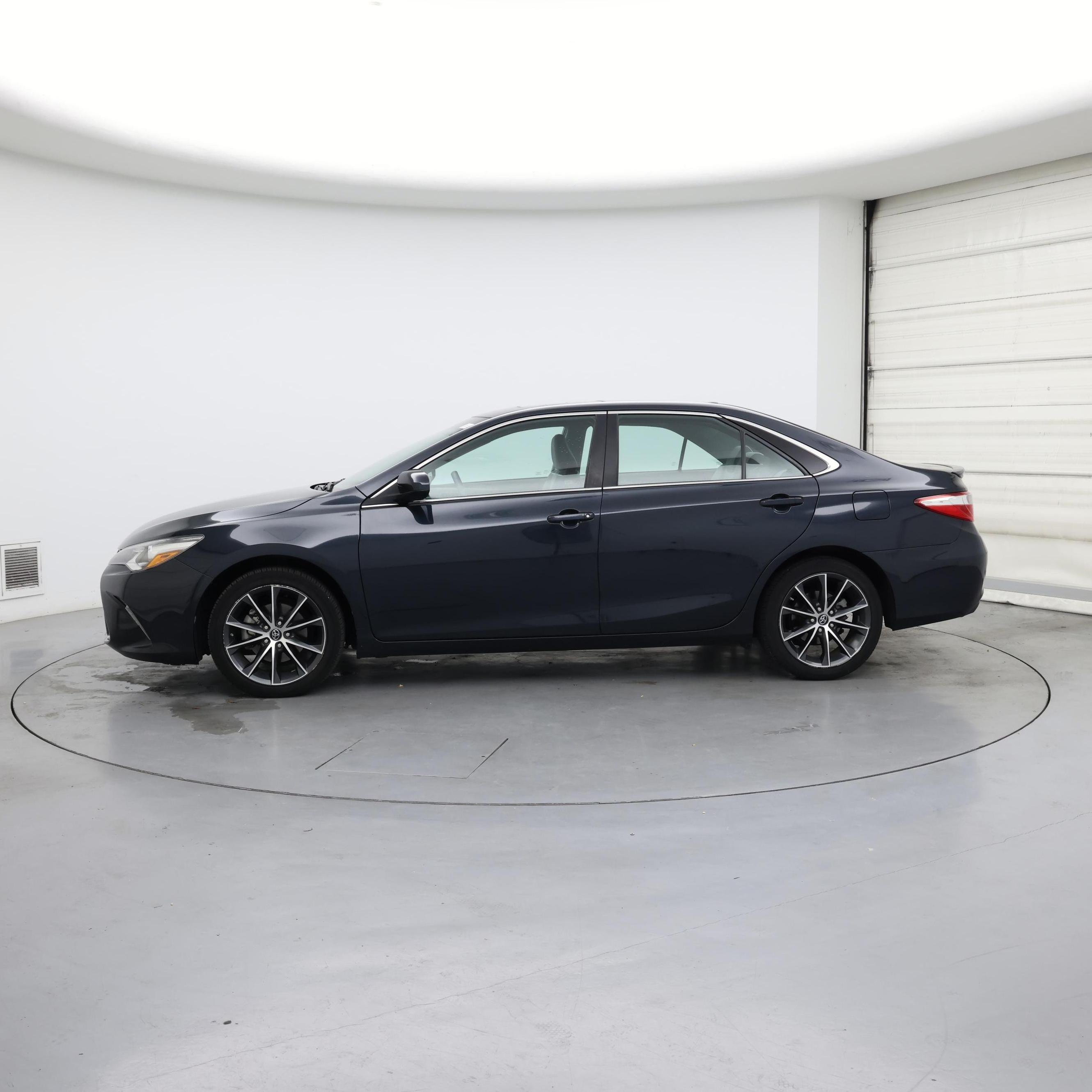 Thumbnail: 2017 Toyota Camry - 3