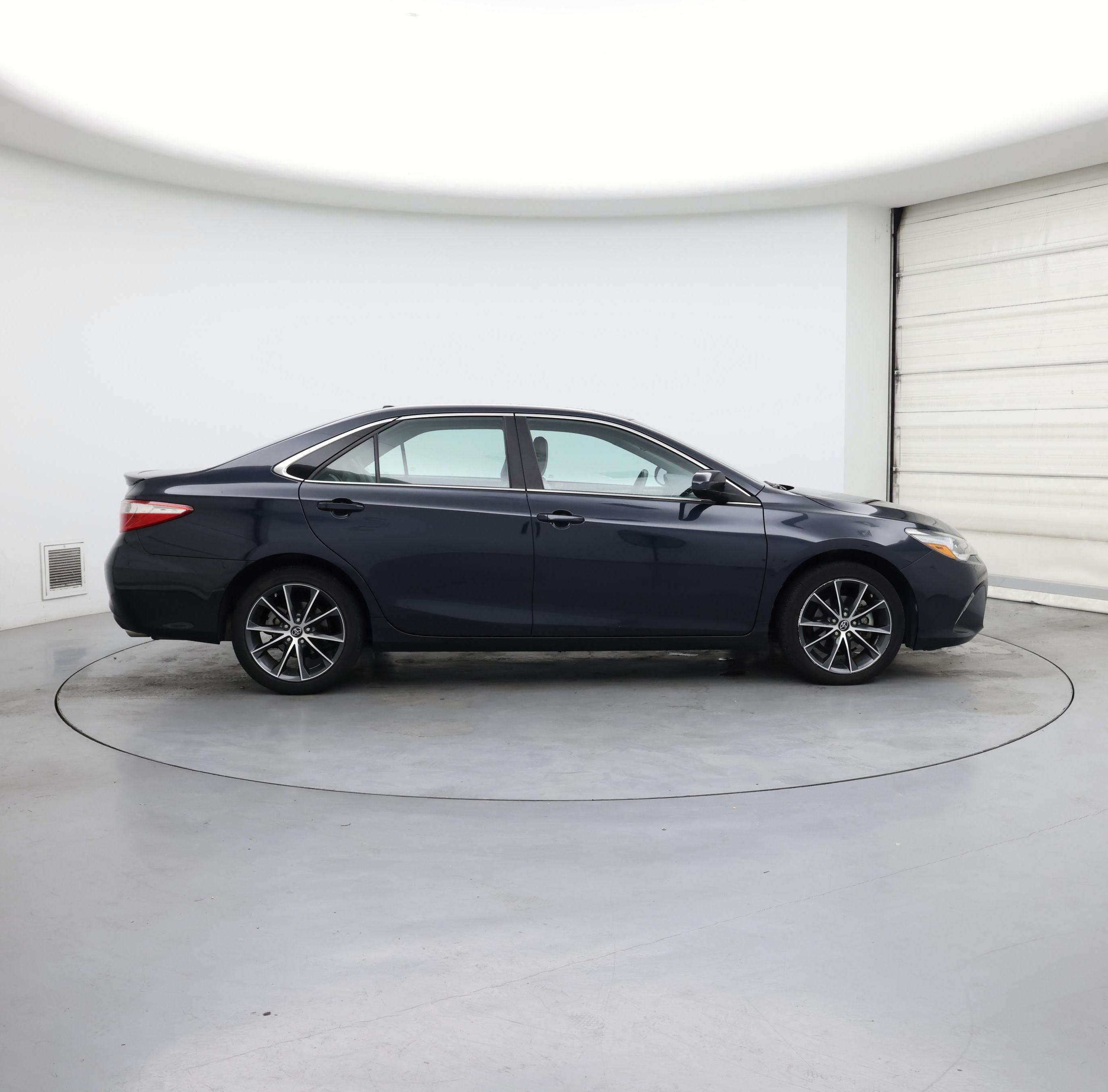 Thumbnail: 2017 Toyota Camry - 7
