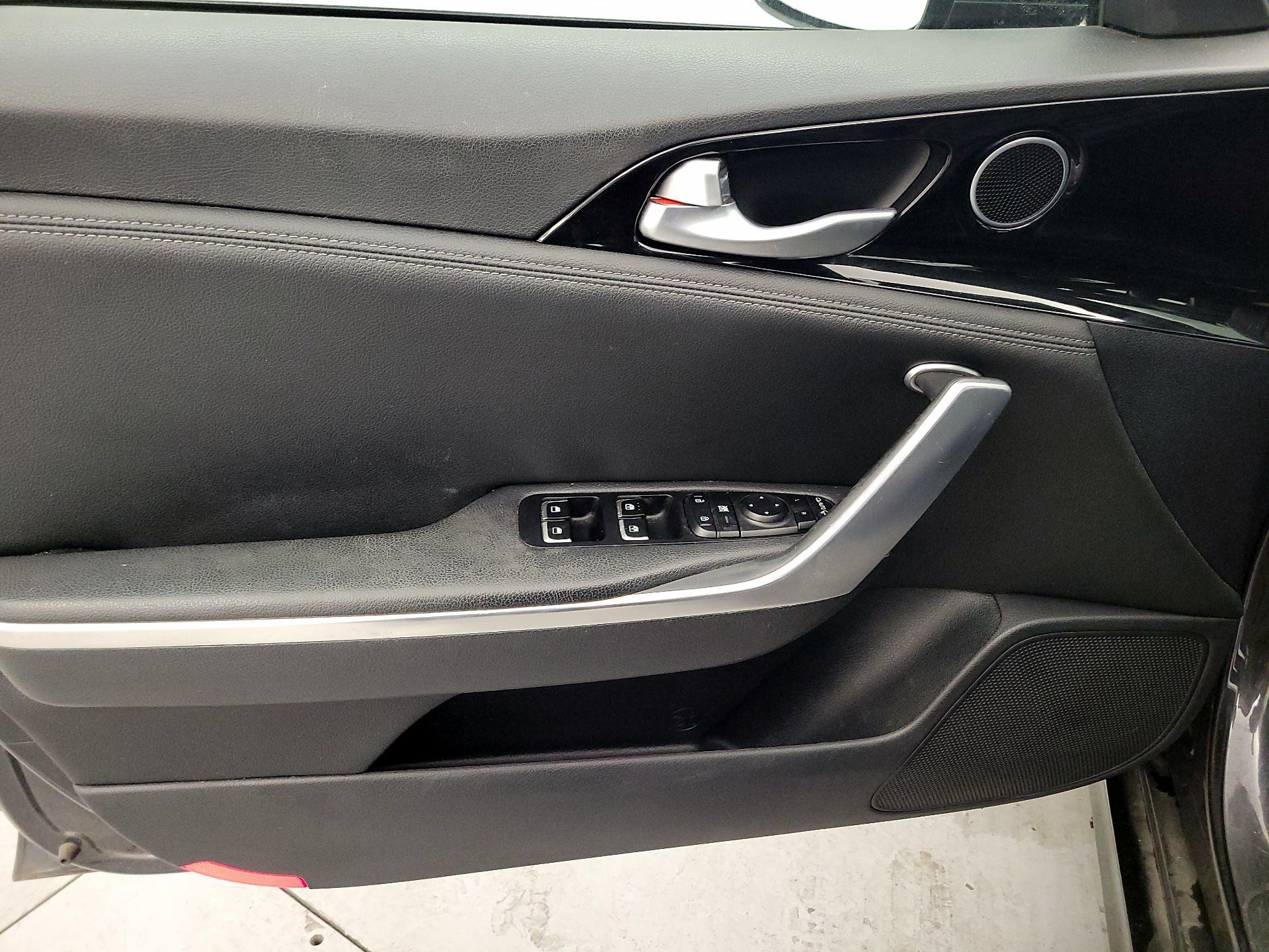 Thumbnail: 2019 Kia Stinger - 12