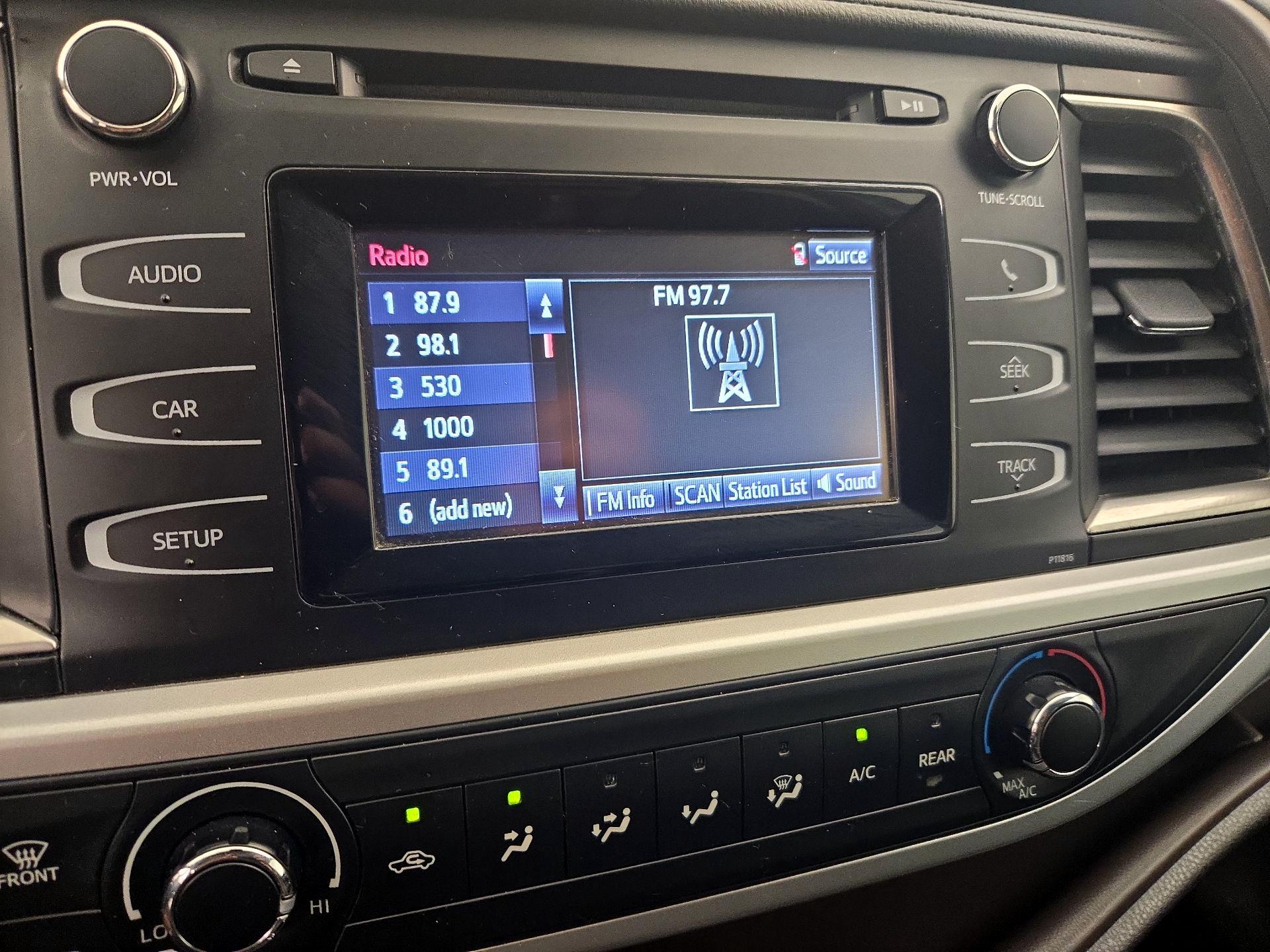 Thumbnail: 2019 Toyota Highlander - 15