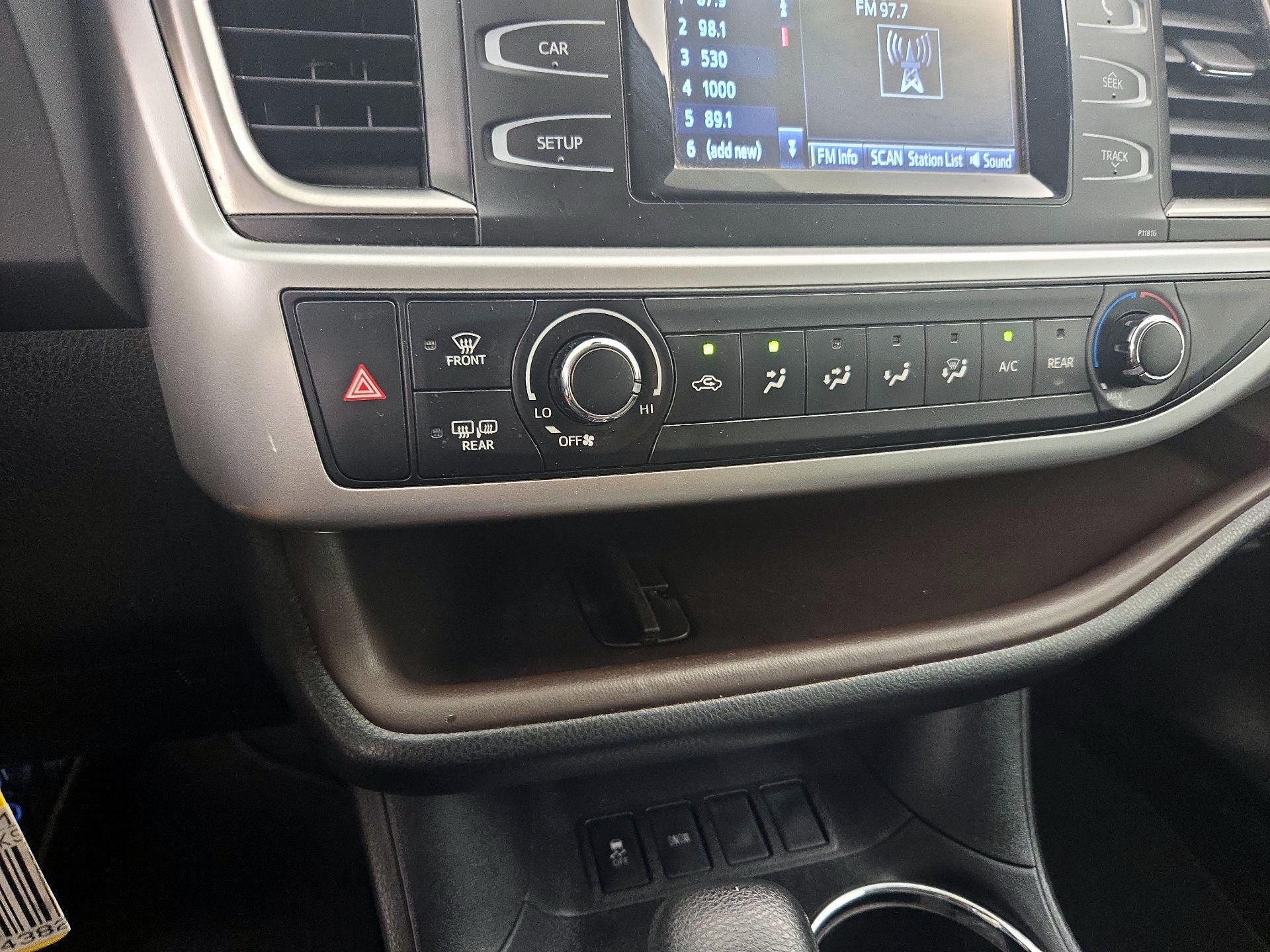 Thumbnail: 2019 Toyota Highlander - 16