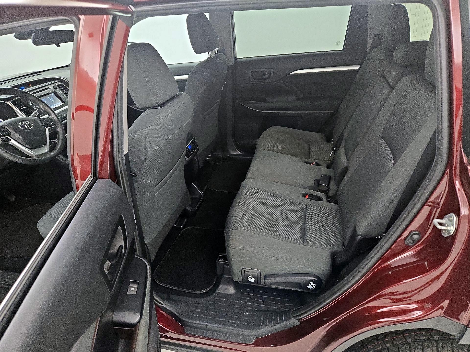 Thumbnail: 2019 Toyota Highlander - 19