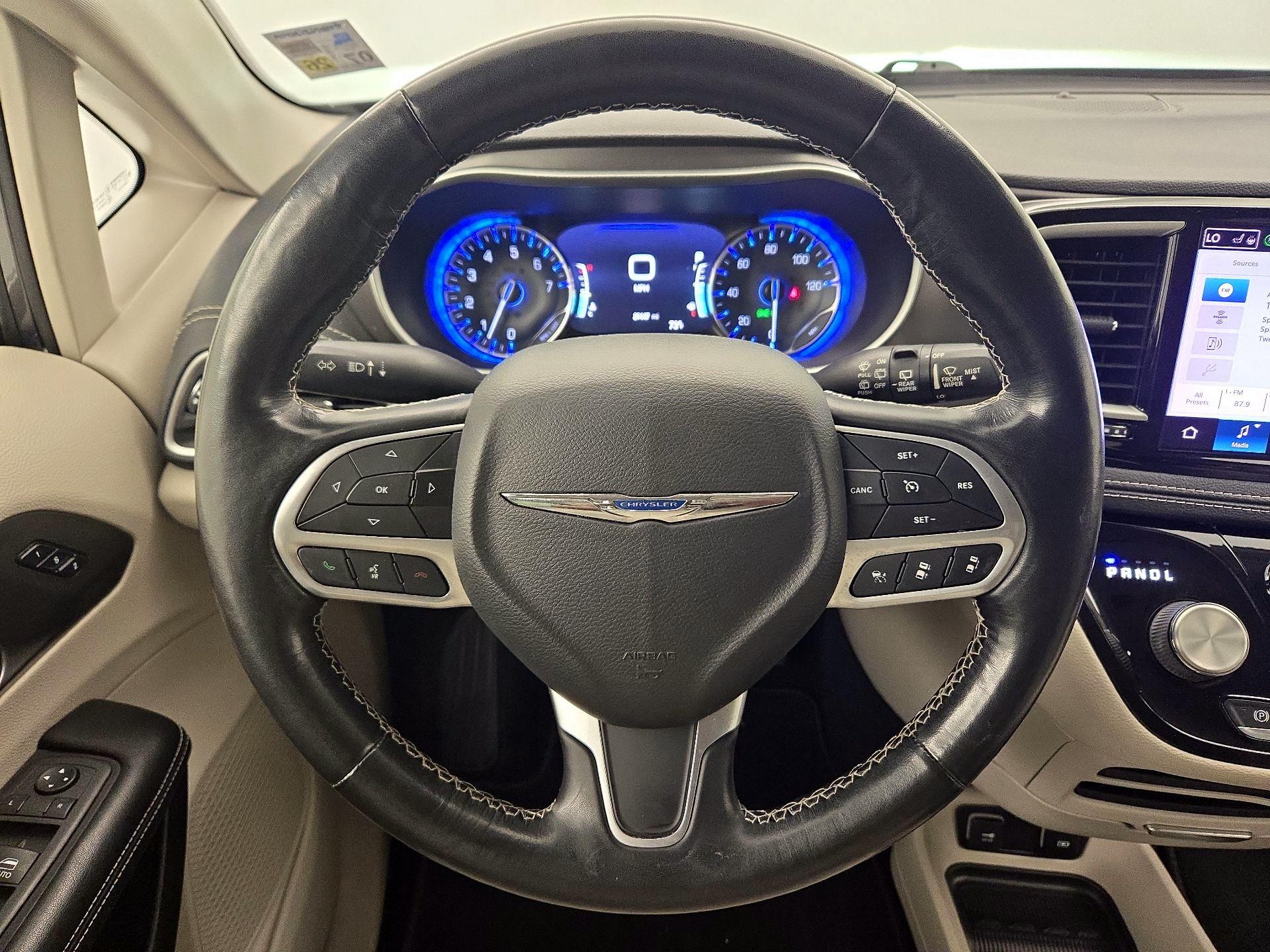Thumbnail: 2021 Chrysler Pacifica - 10