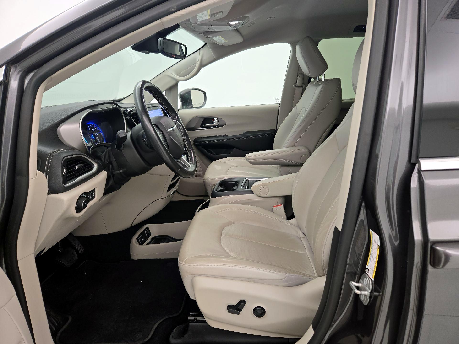 Thumbnail: 2021 Chrysler Pacifica - 11