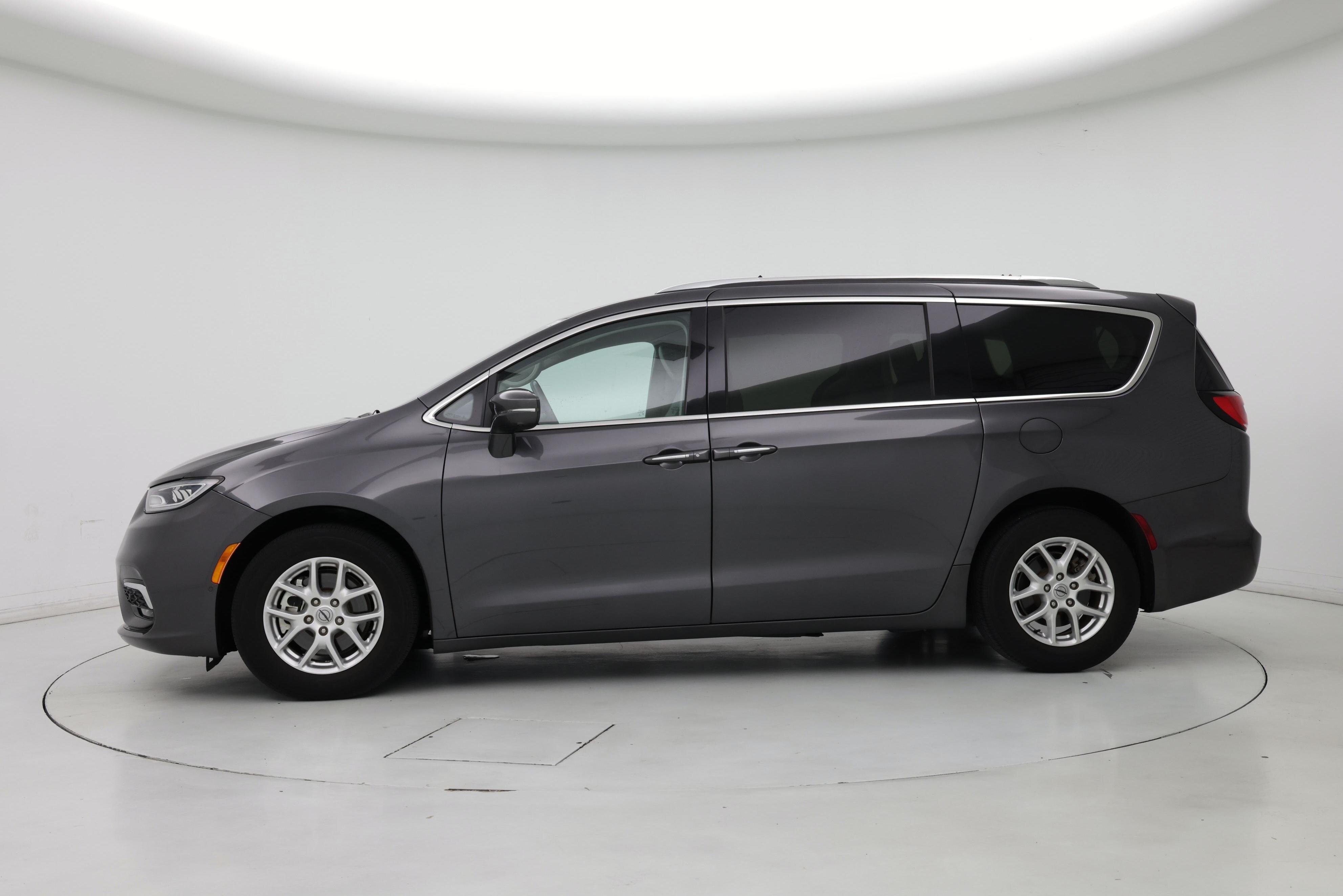 Thumbnail: 2021 Chrysler Pacifica - 3