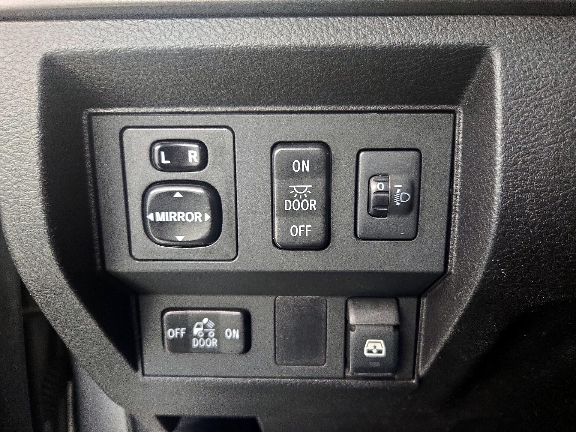 Thumbnail: 2015 Toyota Tundra - 13