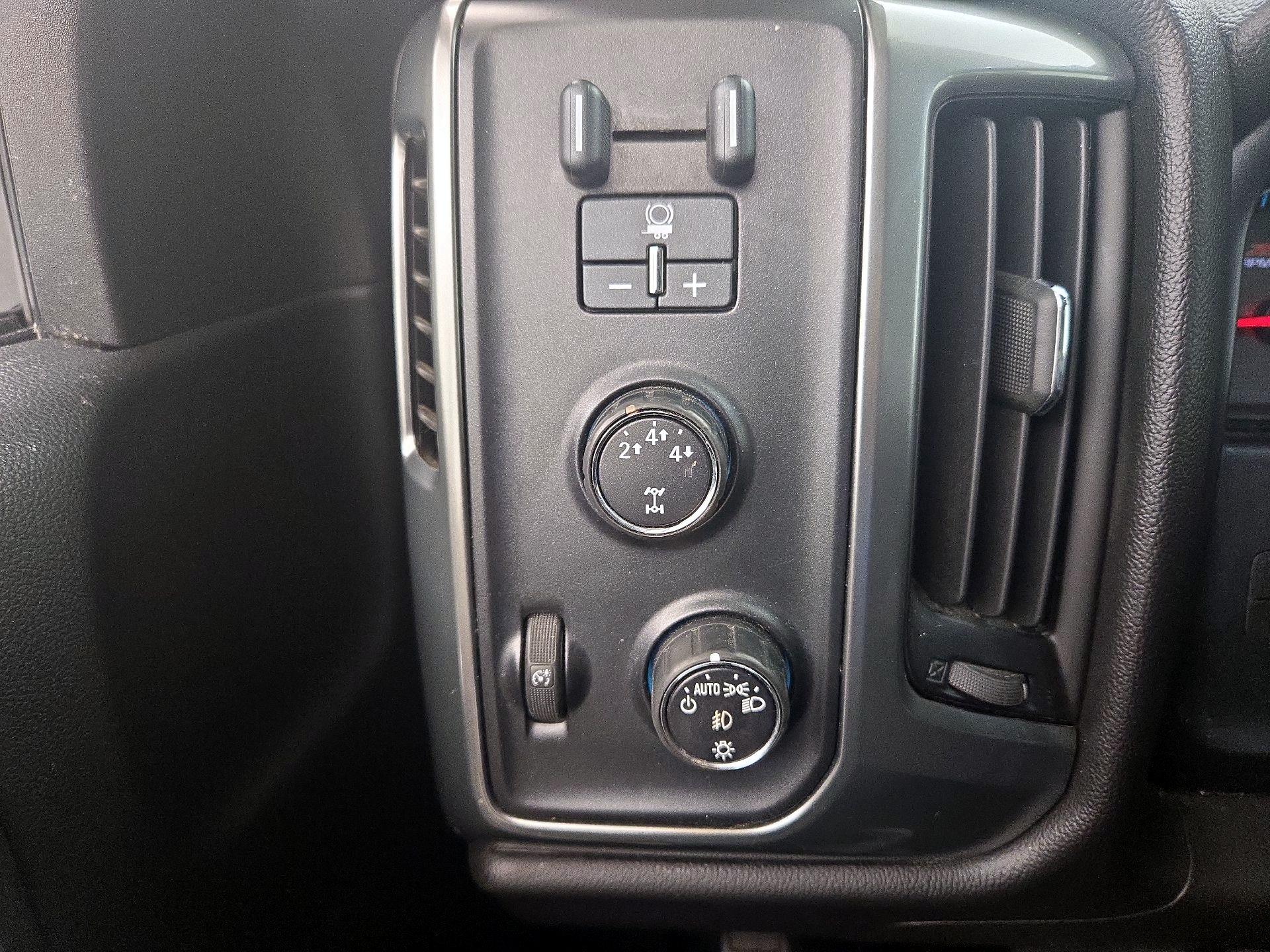 Thumbnail: 2015 Chevrolet Silverado 2500 - 13