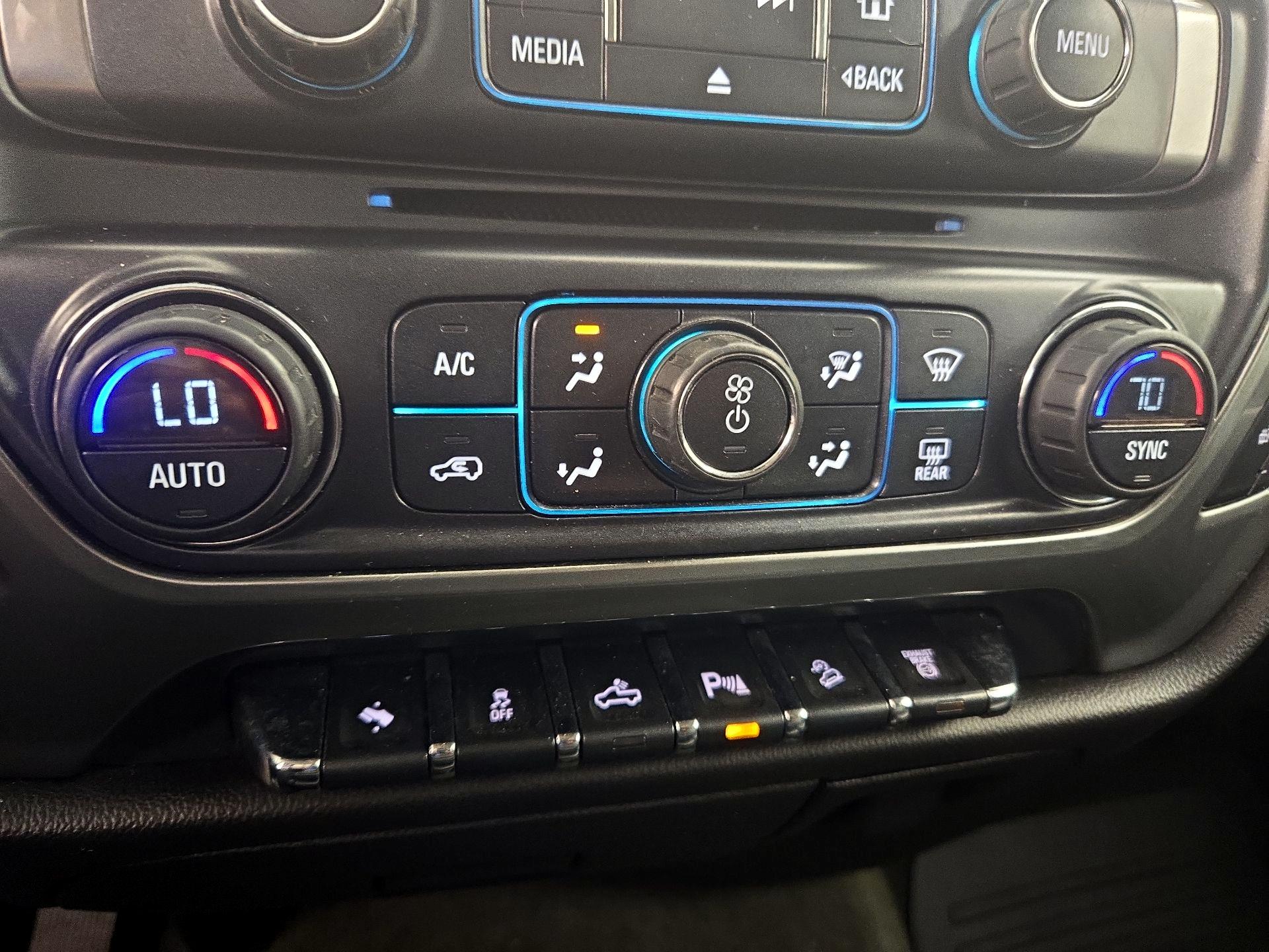 Thumbnail: 2015 Chevrolet Silverado 2500 - 17