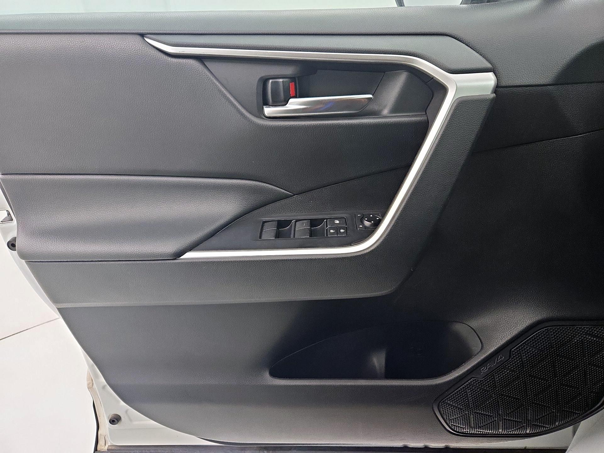 Thumbnail: 2021 Toyota RAV4 - 12