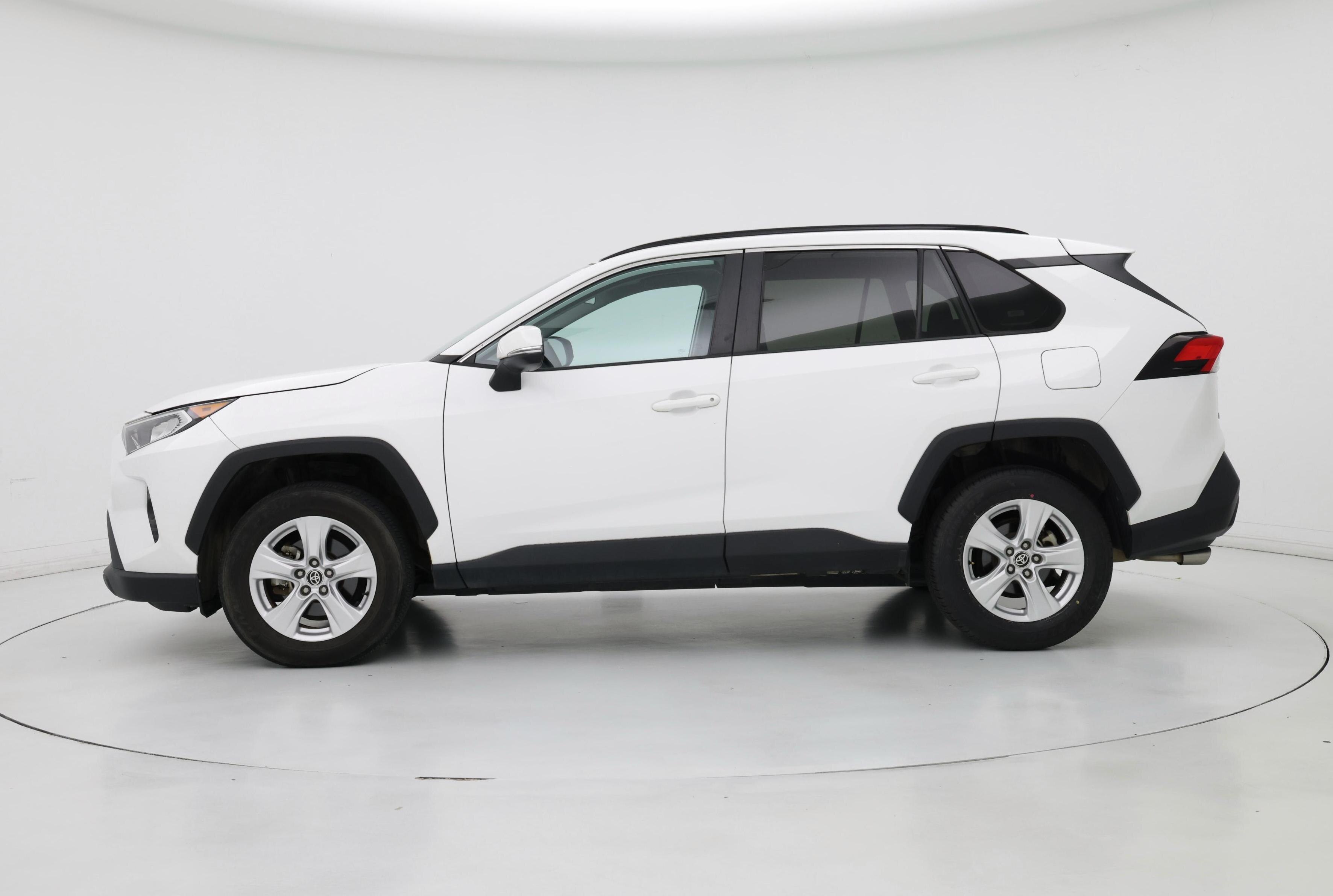Thumbnail: 2021 Toyota RAV4 - 3