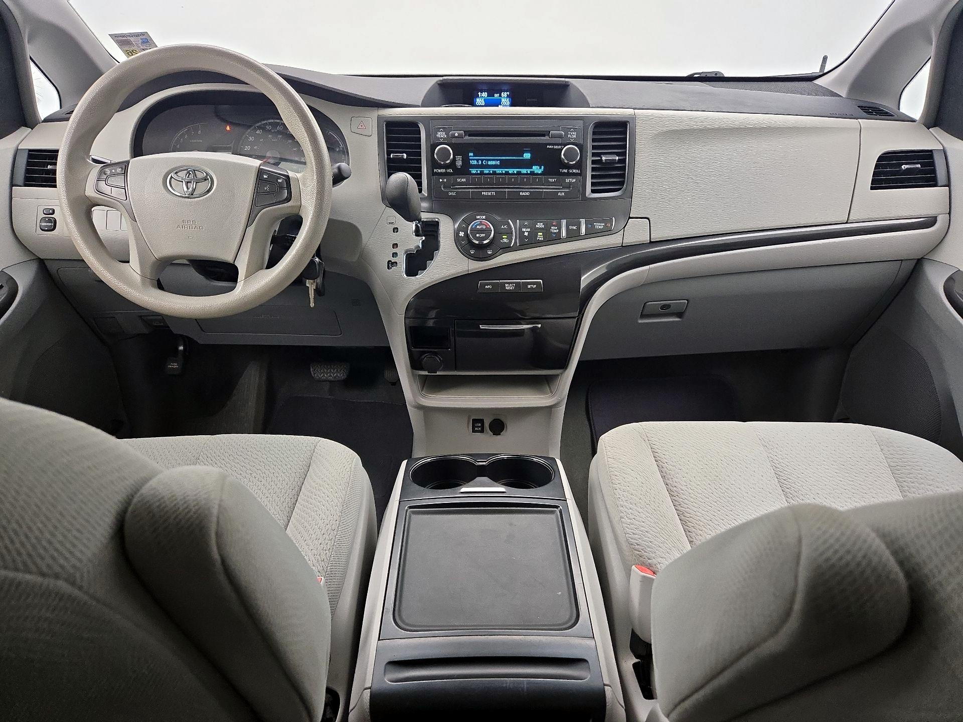 Thumbnail: 2014 Toyota Sienna - 9
