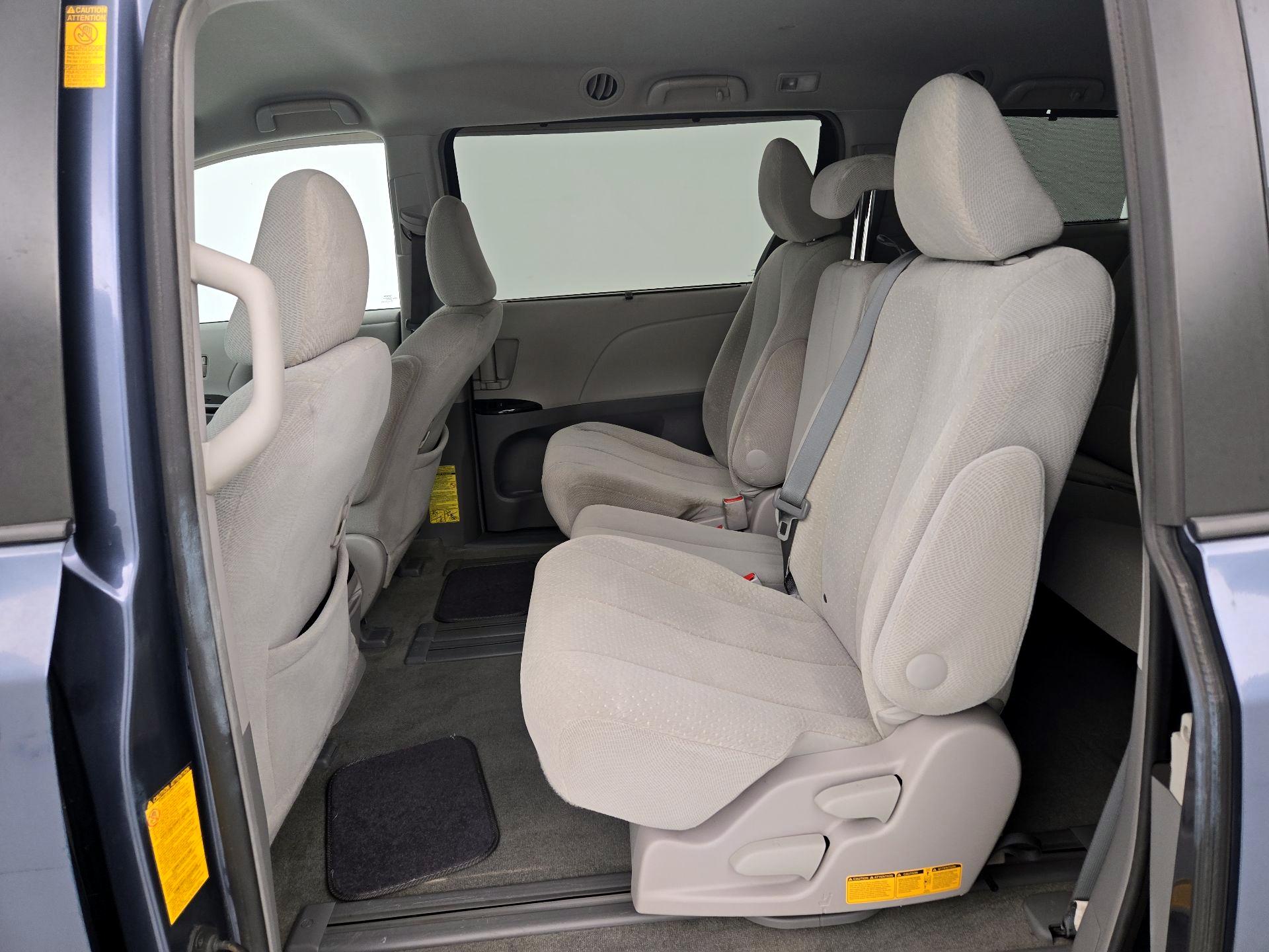 Thumbnail: 2014 Toyota Sienna - 19