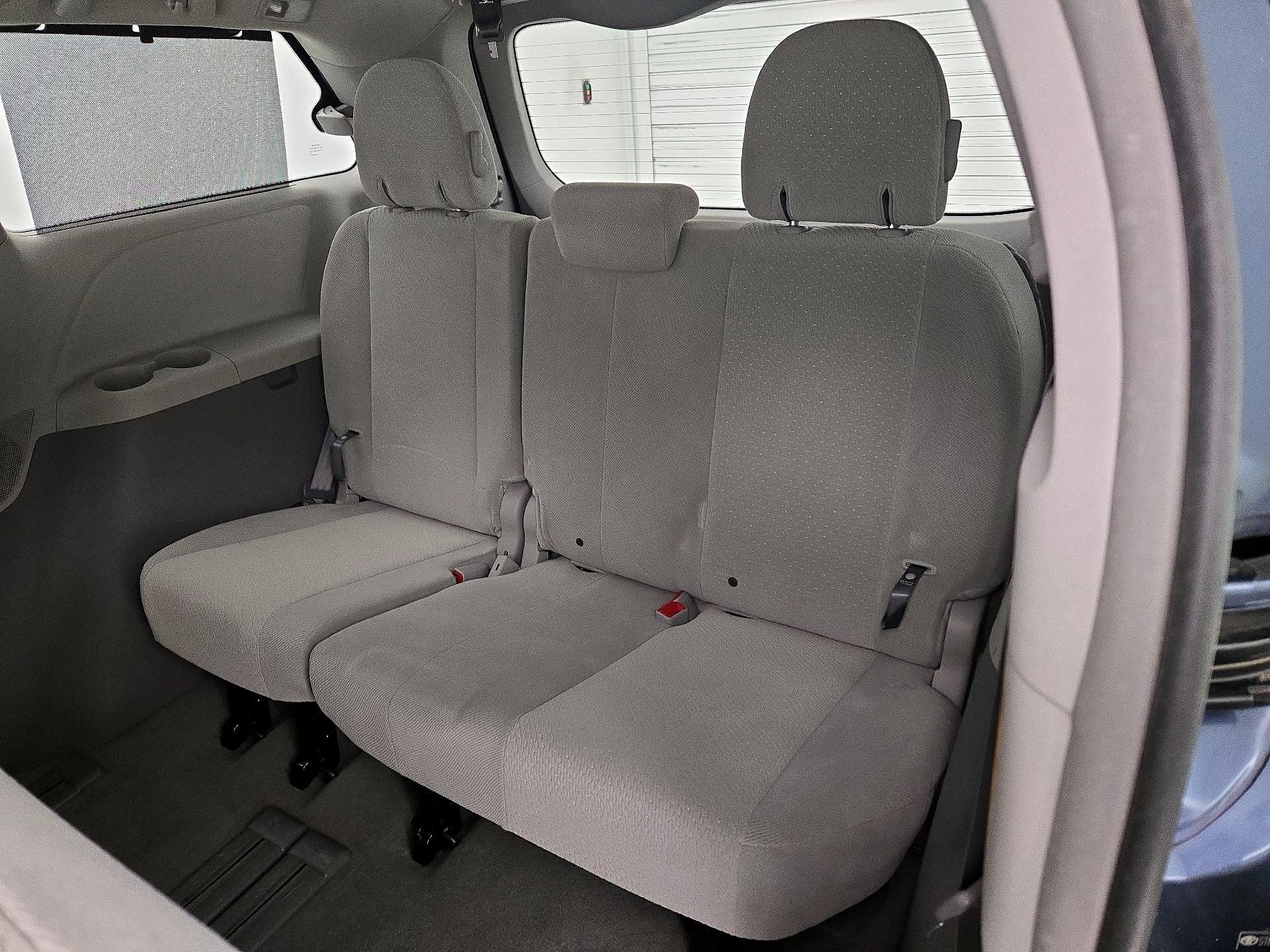 Thumbnail: 2014 Toyota Sienna - 20