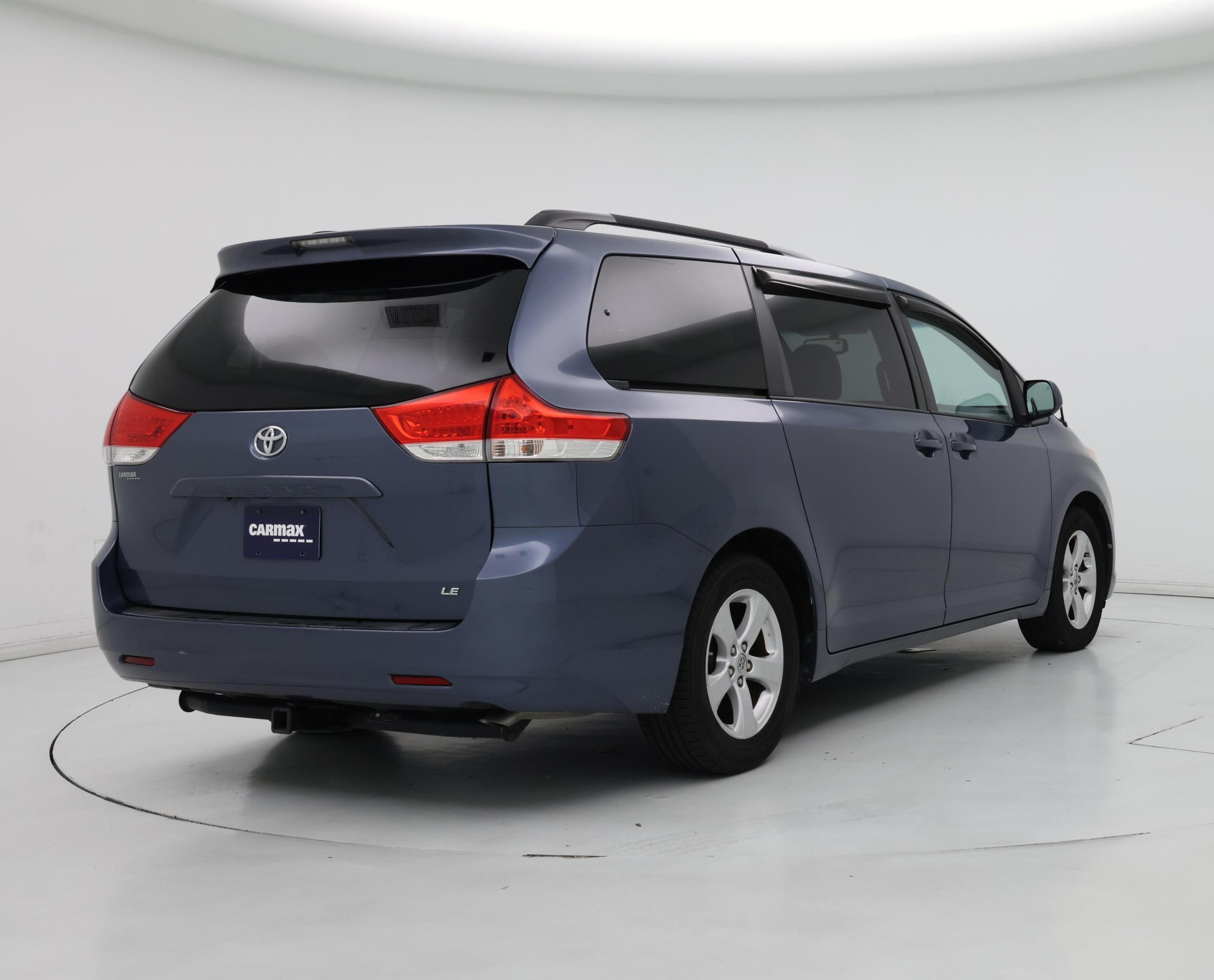Thumbnail: 2014 Toyota Sienna - 8