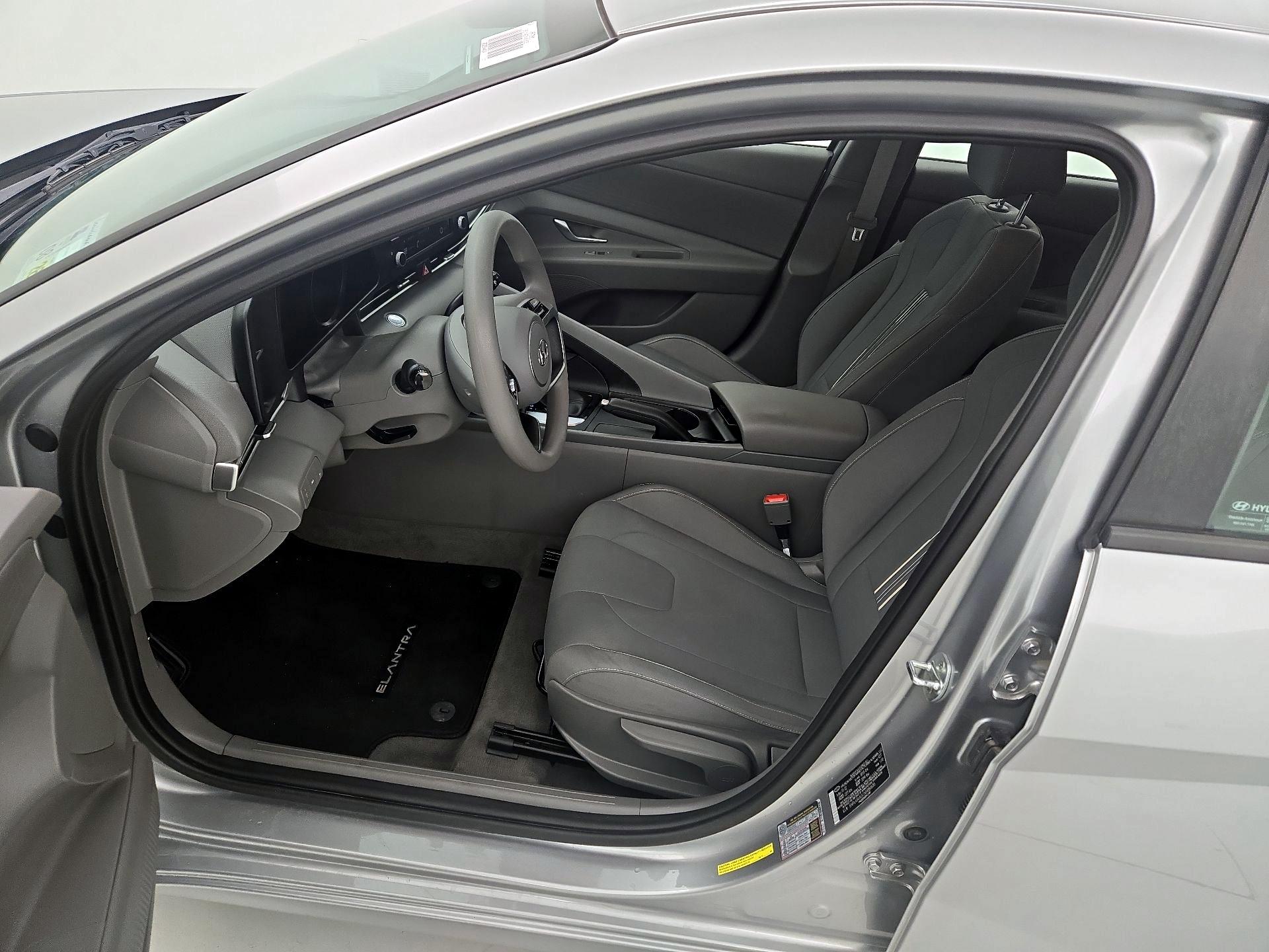 Thumbnail: 2022 Hyundai Elantra - 11