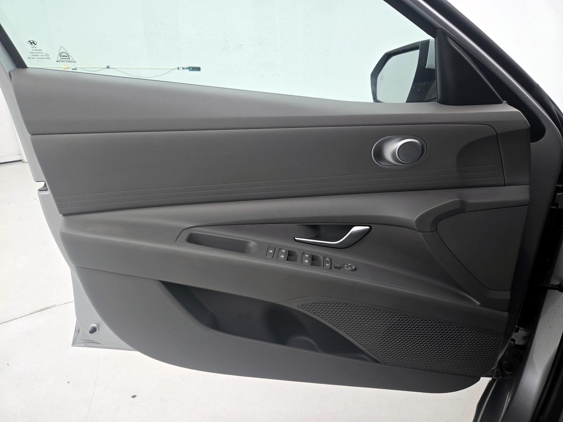Thumbnail: 2022 Hyundai Elantra - 12