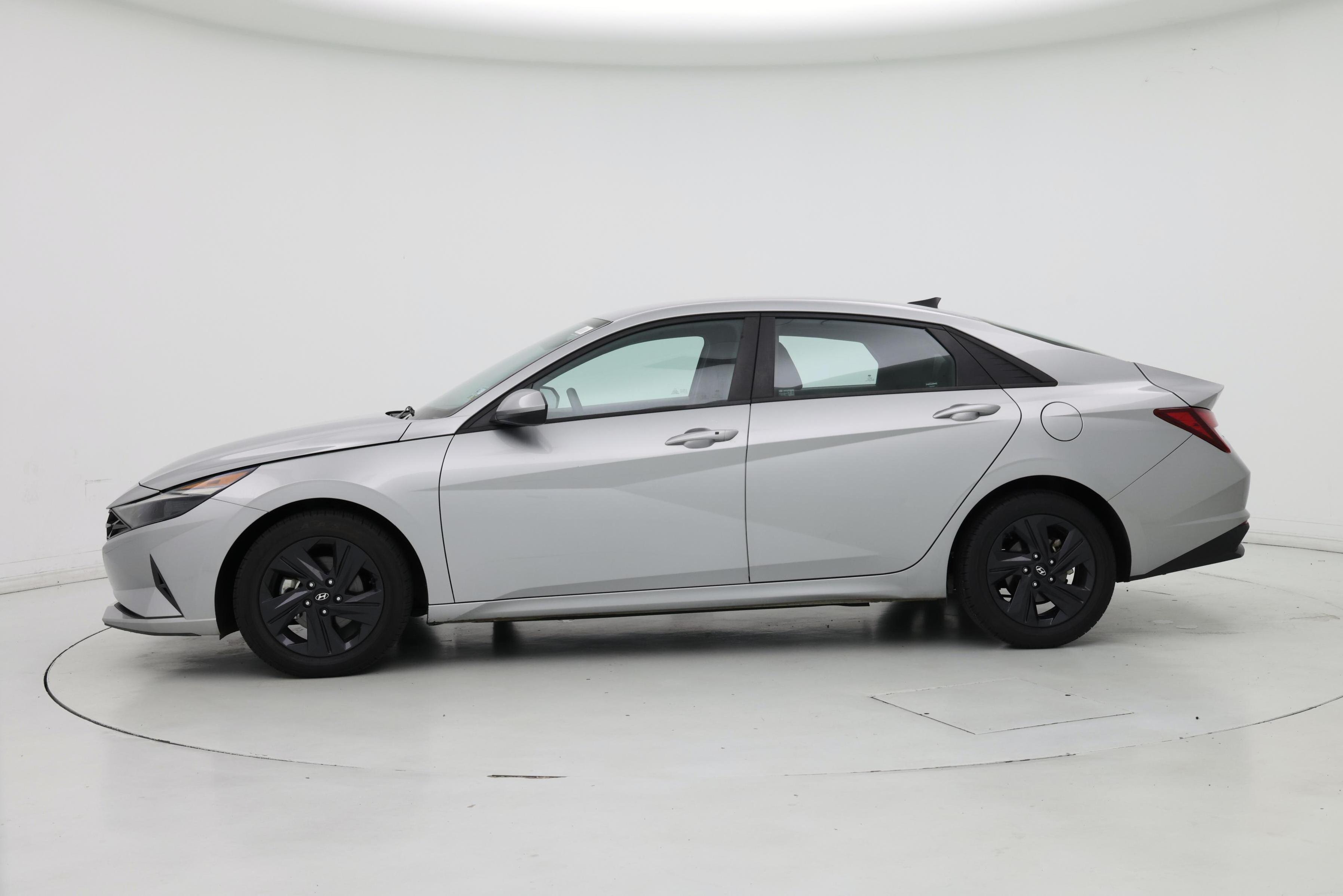 Thumbnail: 2022 Hyundai Elantra - 3