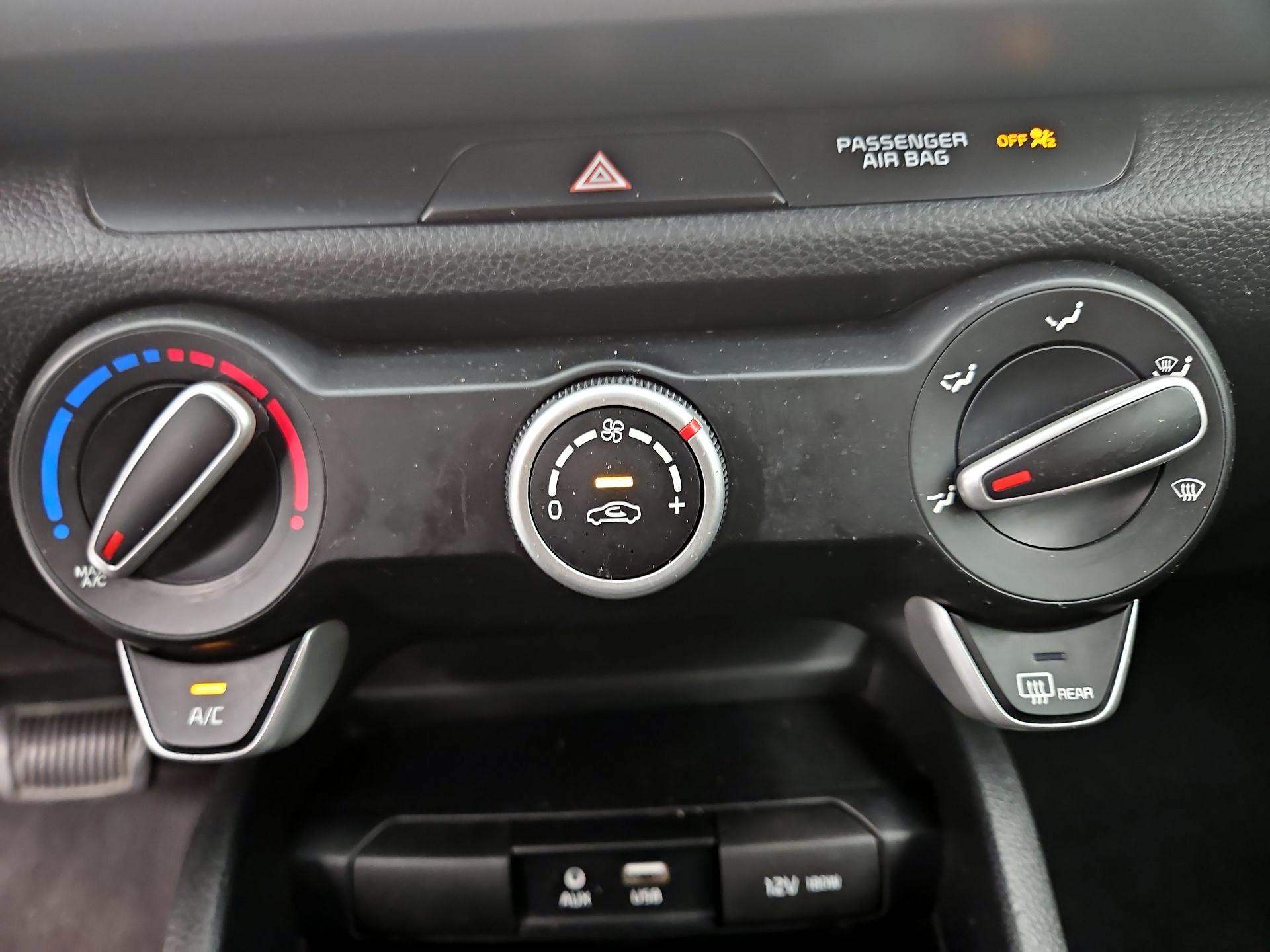 Thumbnail: 2020 Kia Rio - 16