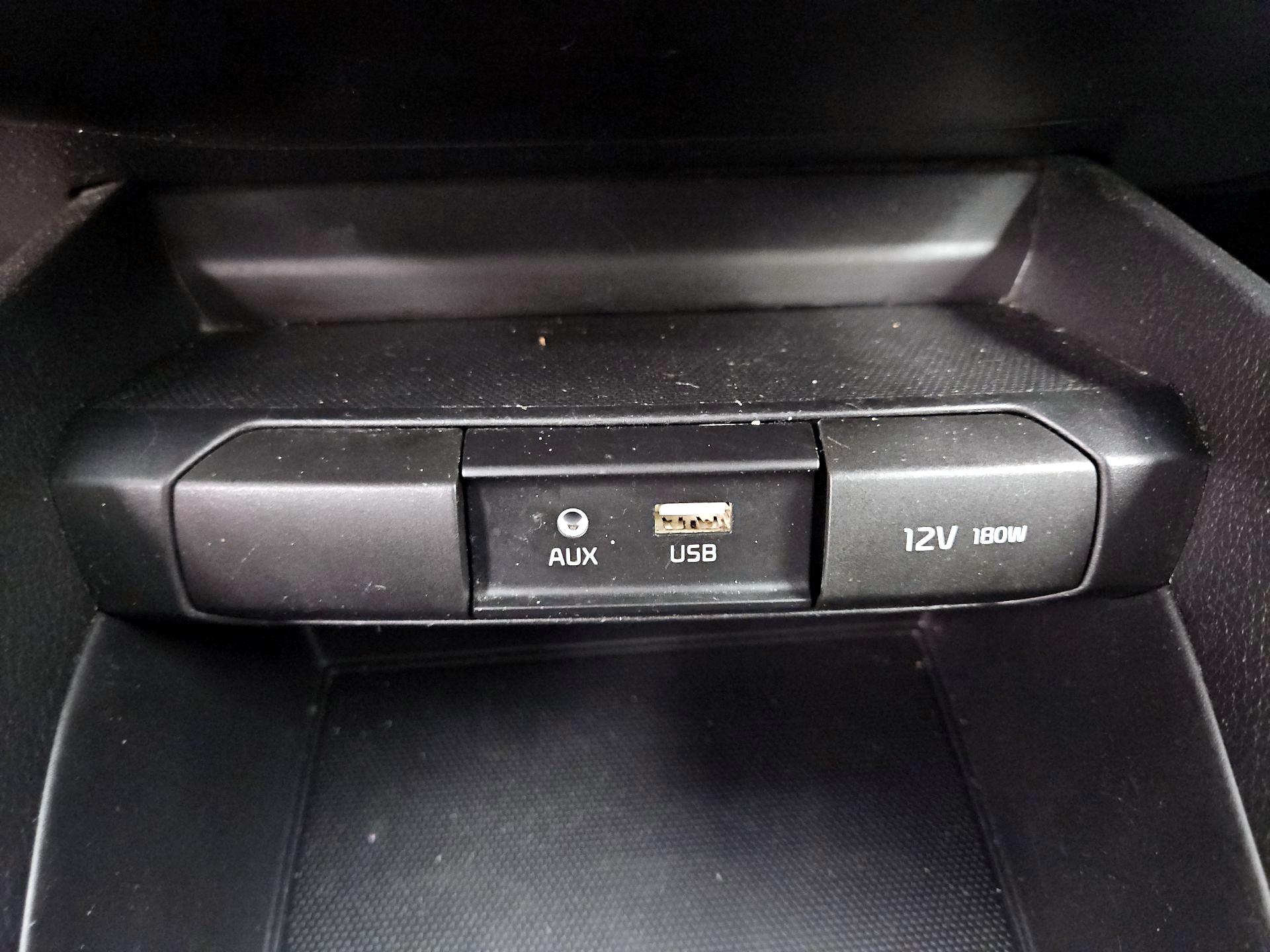 Thumbnail: 2020 Kia Rio - 18